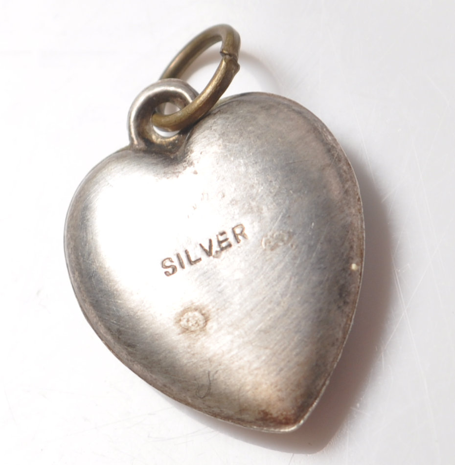 COLLECTION OF VINTAGE SILVER JEWELLERY. - Image 10 of 10