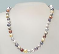 CULTURED PEARL NECKLACE WITH GOLD CLASP