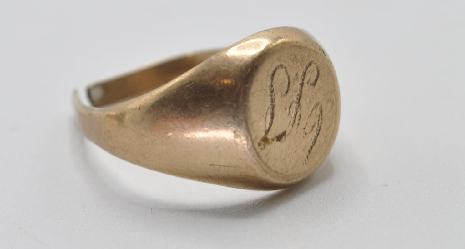 TWO VINTAGE 9CT GOLD SIGNET RINGS - Image 3 of 6