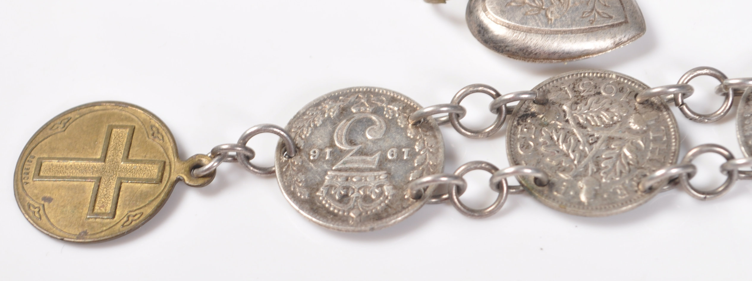 COLLECTION OF VINTAGE SILVER JEWELLERY. - Image 2 of 10