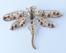 9CT GOLD AND BROWN STONE DRAGONFLY BROOCH