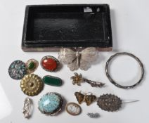 GROUP OF ANTIQUE AND VINTAGE JEWELLERY