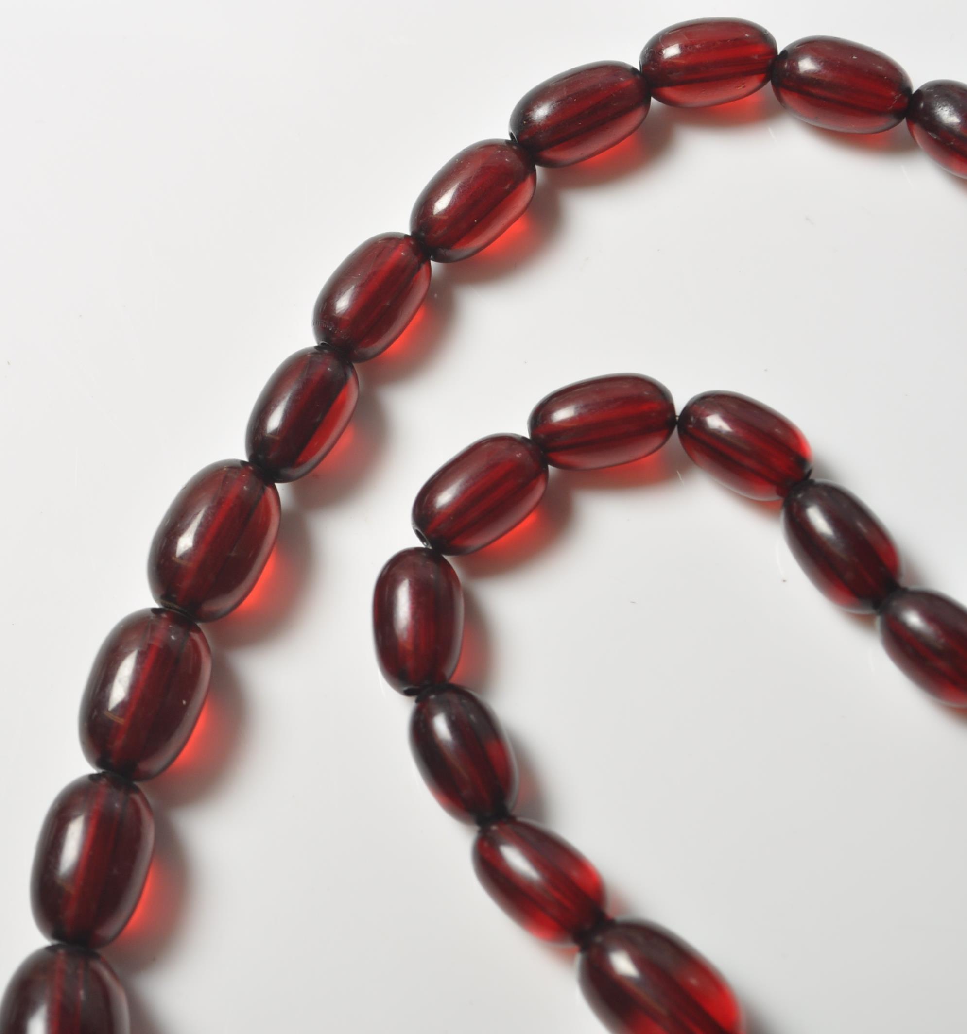 VINTAGE CHERRY BAKELITE BEADED NECKLACE - Image 3 of 7