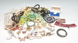 COLLECTION OF VINTAGE COSTUME JEWELLERY