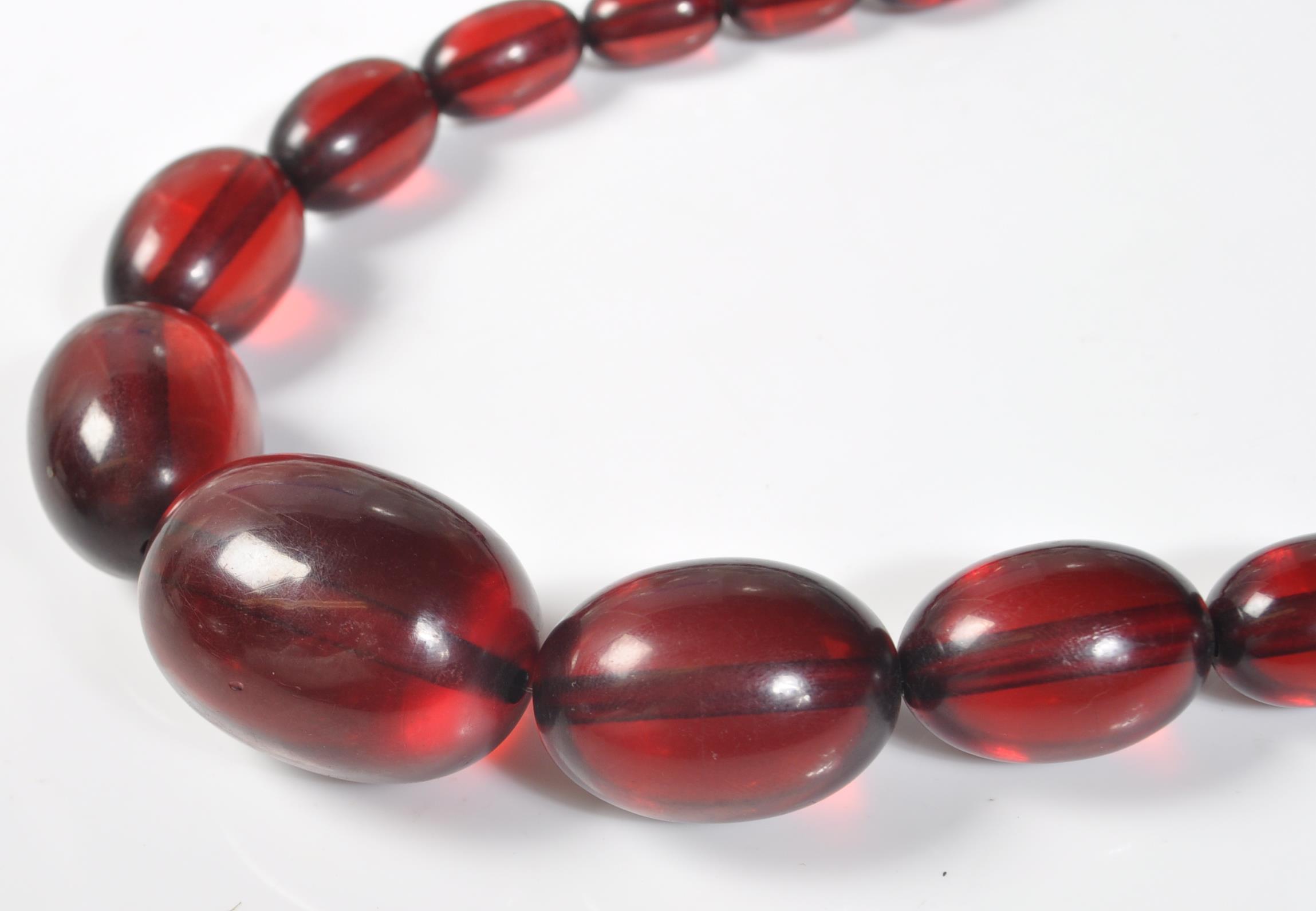 VINTAGE CHERRY BAKELITE BEADED NECKLACE - Image 6 of 7