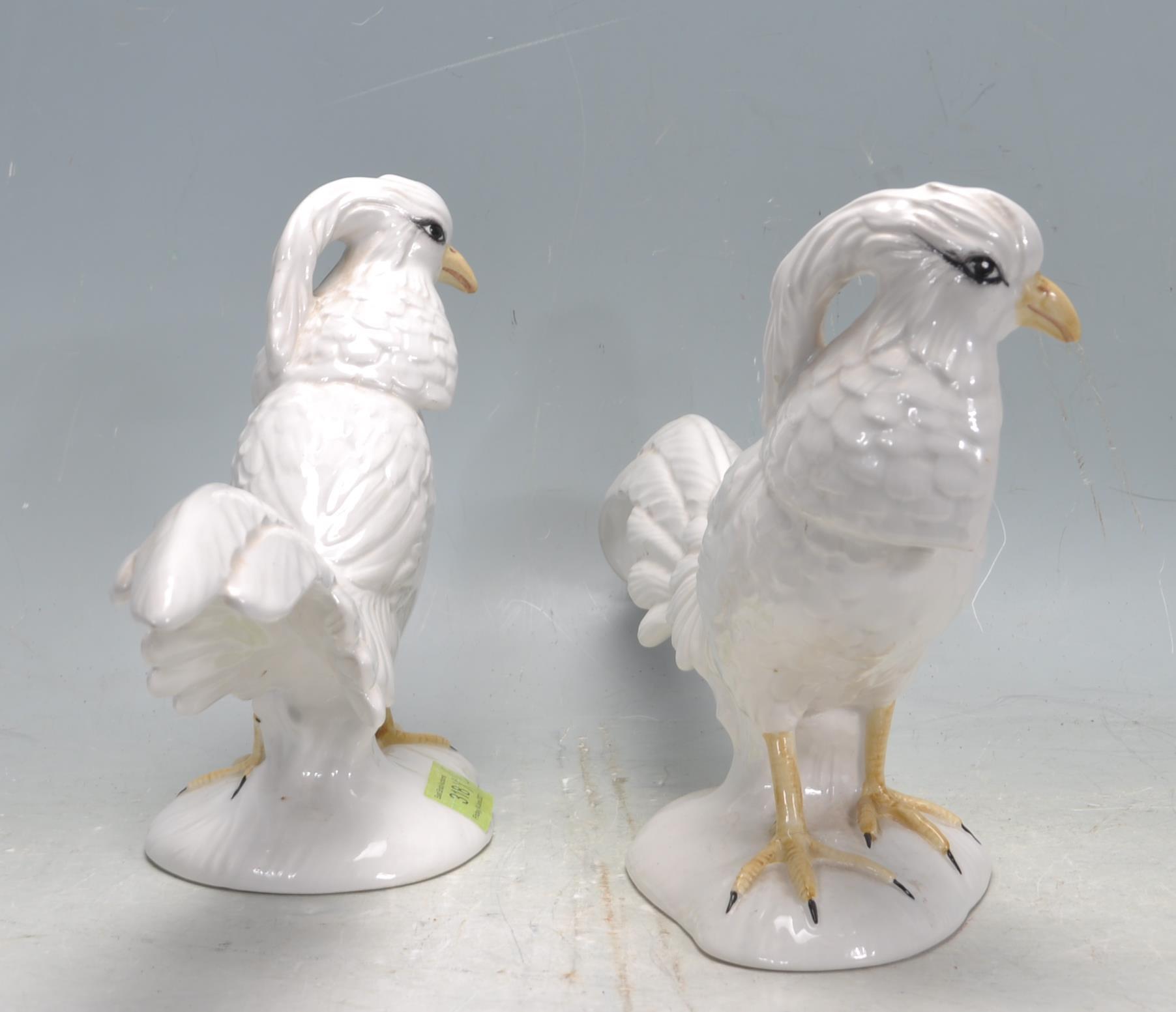 PAIR OF VINTAGE 20TH CENTURY ITALIAN CERAMIC COCKATOO BIRDS - Image 2 of 6