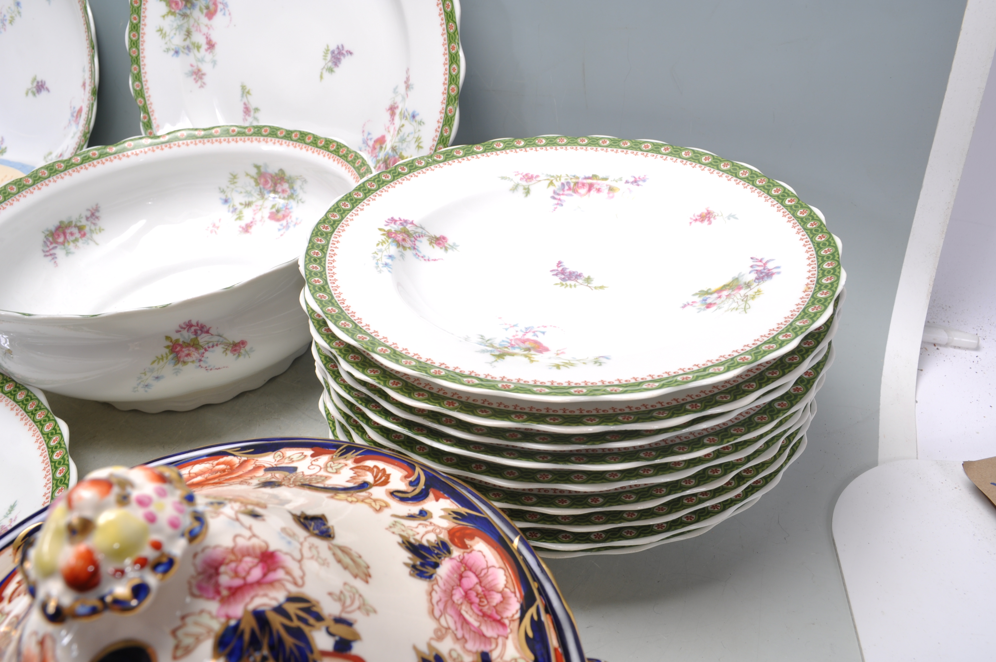 COLLECTION OF VINTAGE CHINA TO INCLUDE LIMOGES, NEW HALL AND MASON. - Image 12 of 25