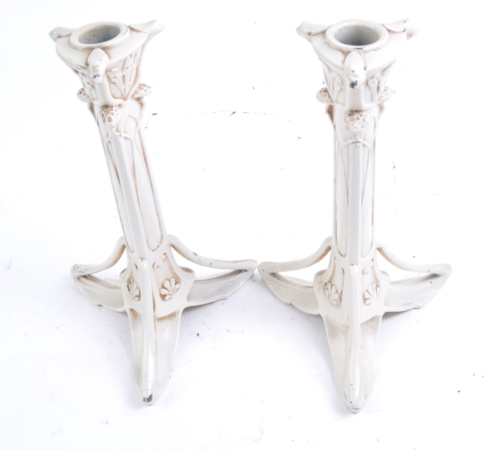 PAIR OF ANTIQUE ART NOUVEAU METAL CANDLESTICKS - Bild 5 aus 5