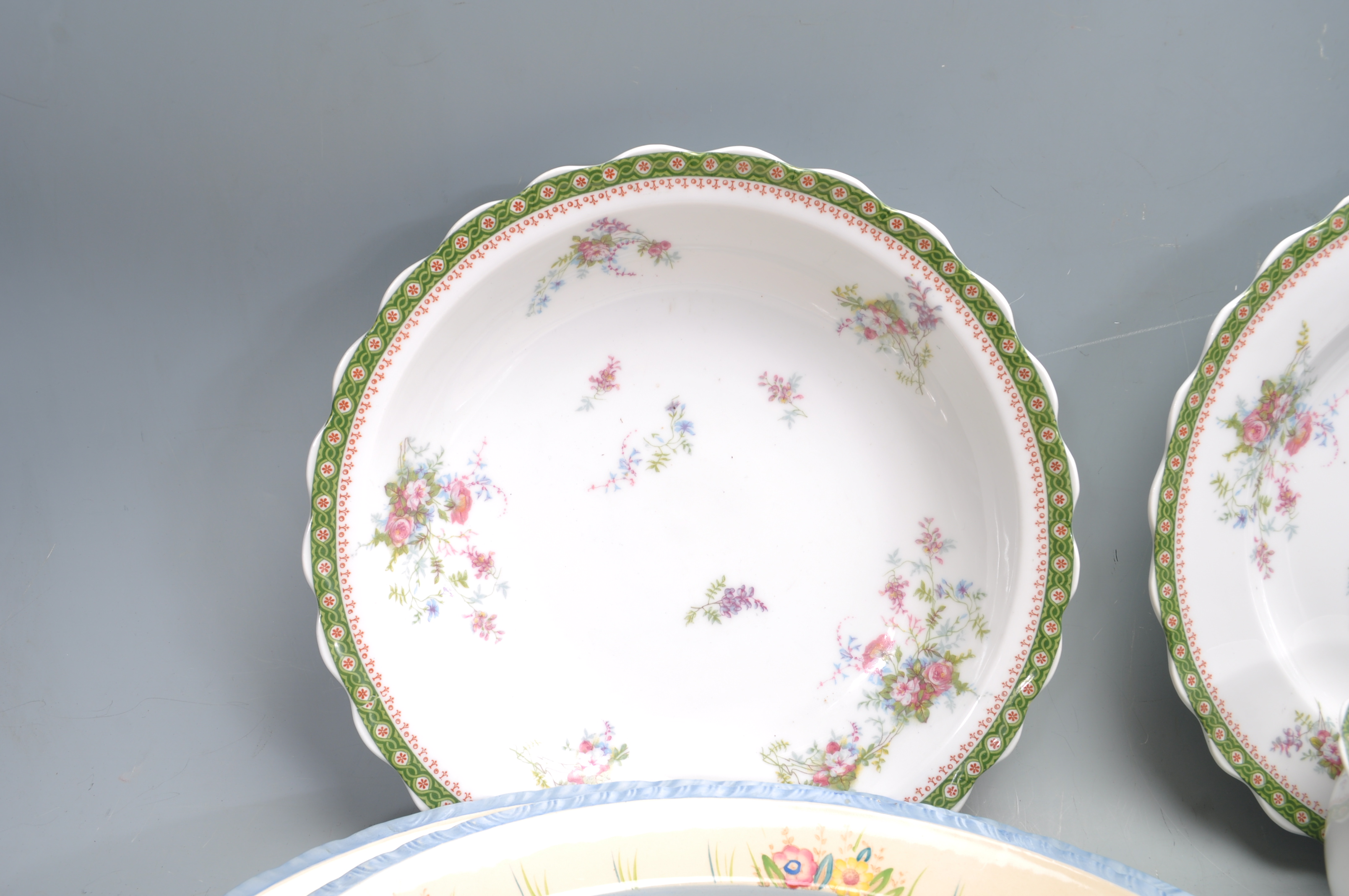 COLLECTION OF VINTAGE CHINA TO INCLUDE LIMOGES, NEW HALL AND MASON. - Image 16 of 25