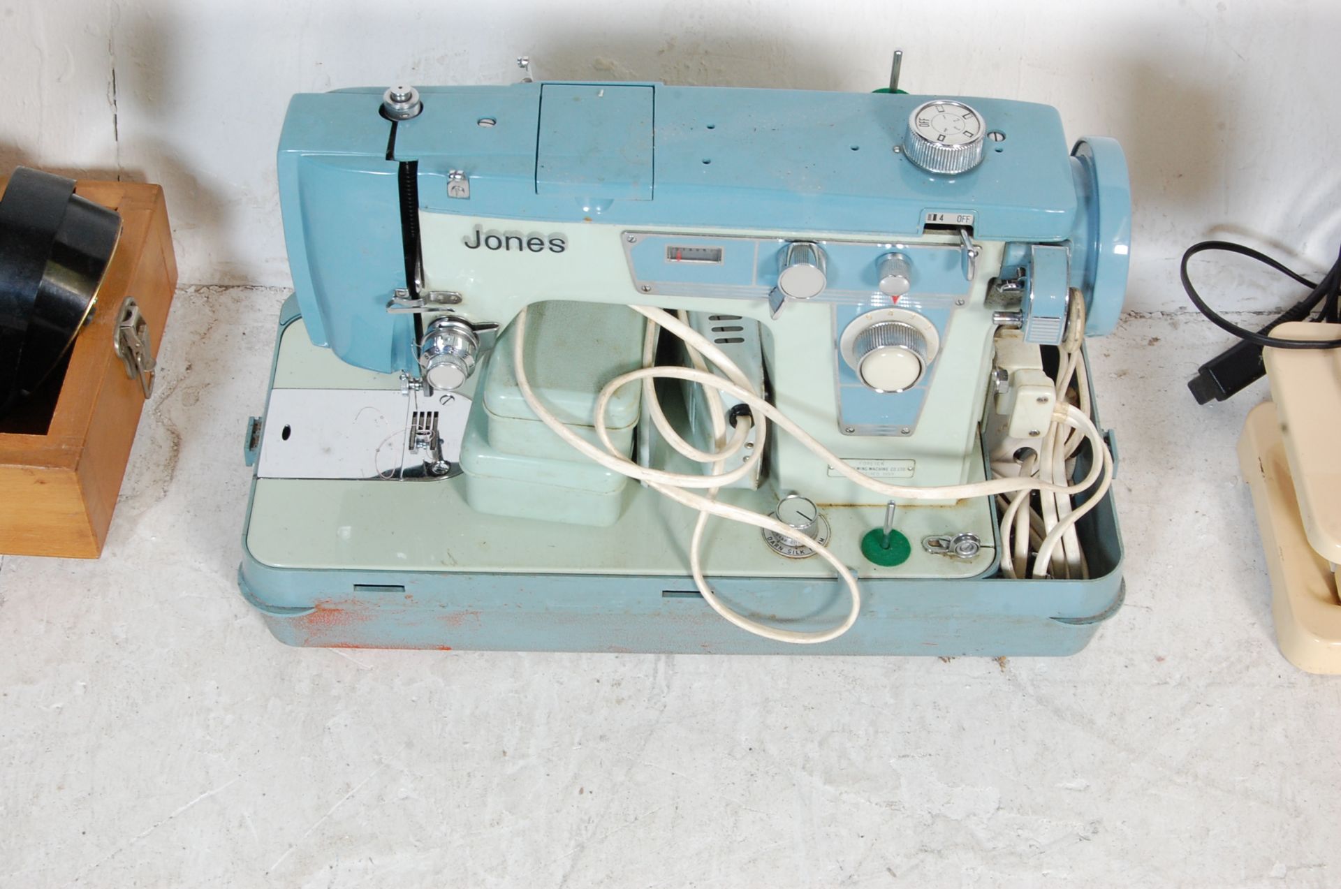 THREE VINTAGE ELECTRONIC SEWING MACHINES - Image 4 of 8