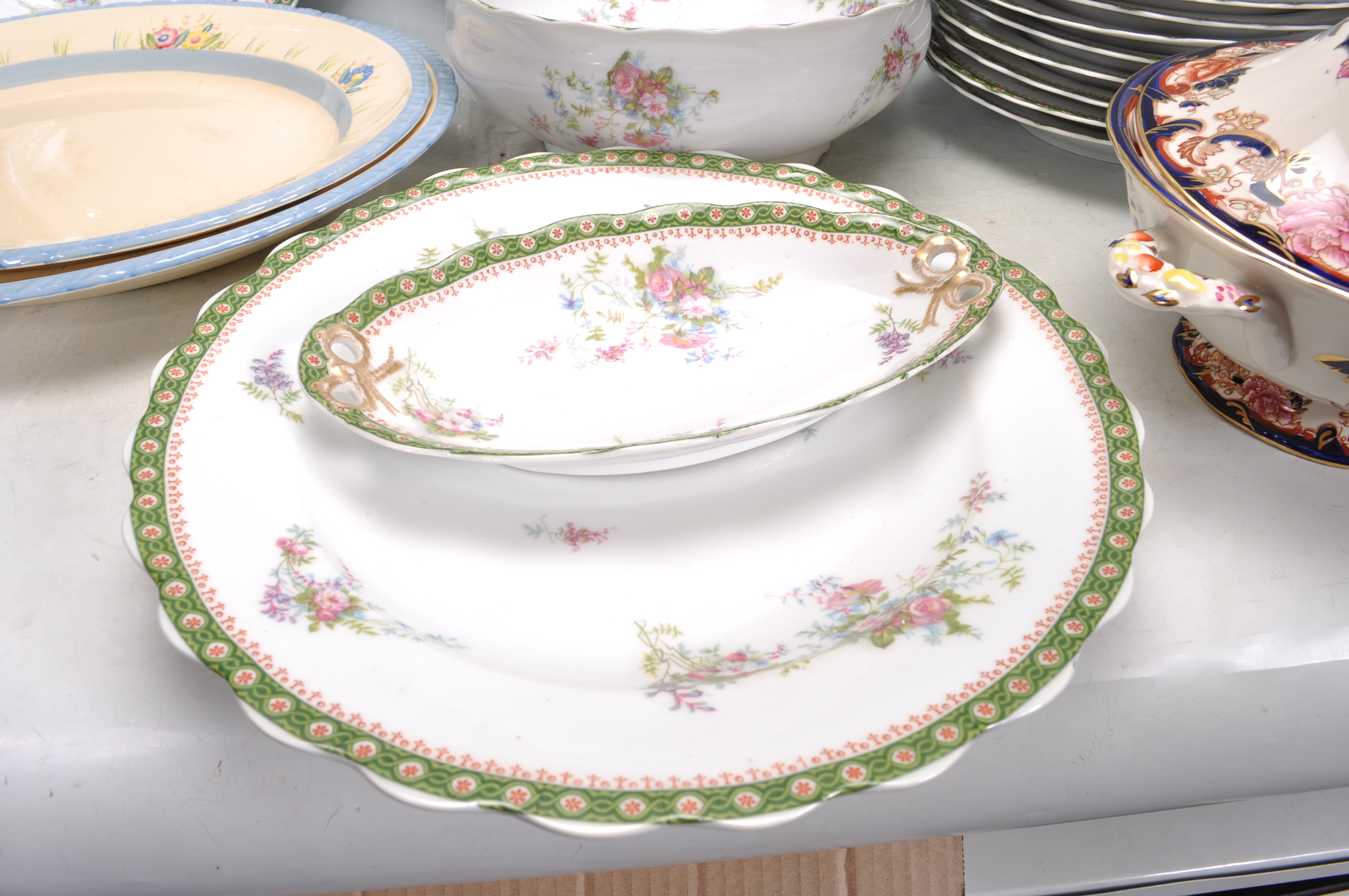 COLLECTION OF VINTAGE CHINA TO INCLUDE LIMOGES, NEW HALL AND MASON. - Image 19 of 25