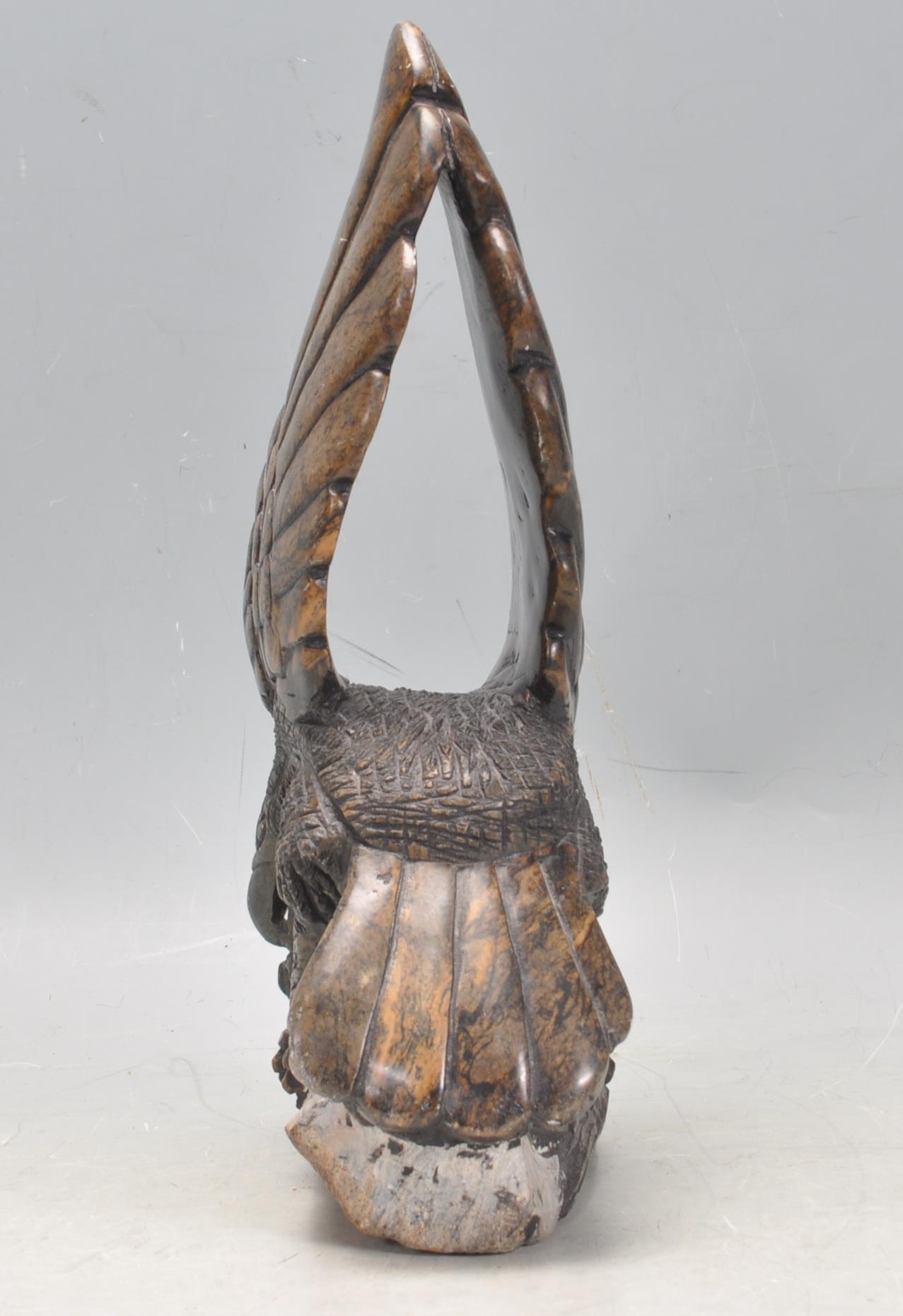 20TH CENTURY CARVED HARDSTONE FIGURE OF A BIRD OF PREY. - Image 3 of 7