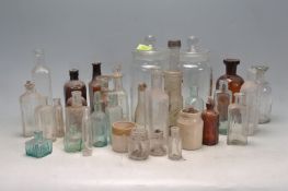 COLLECTION OF MEDICINE / CHEMISTRY GLASS BOTTLES.