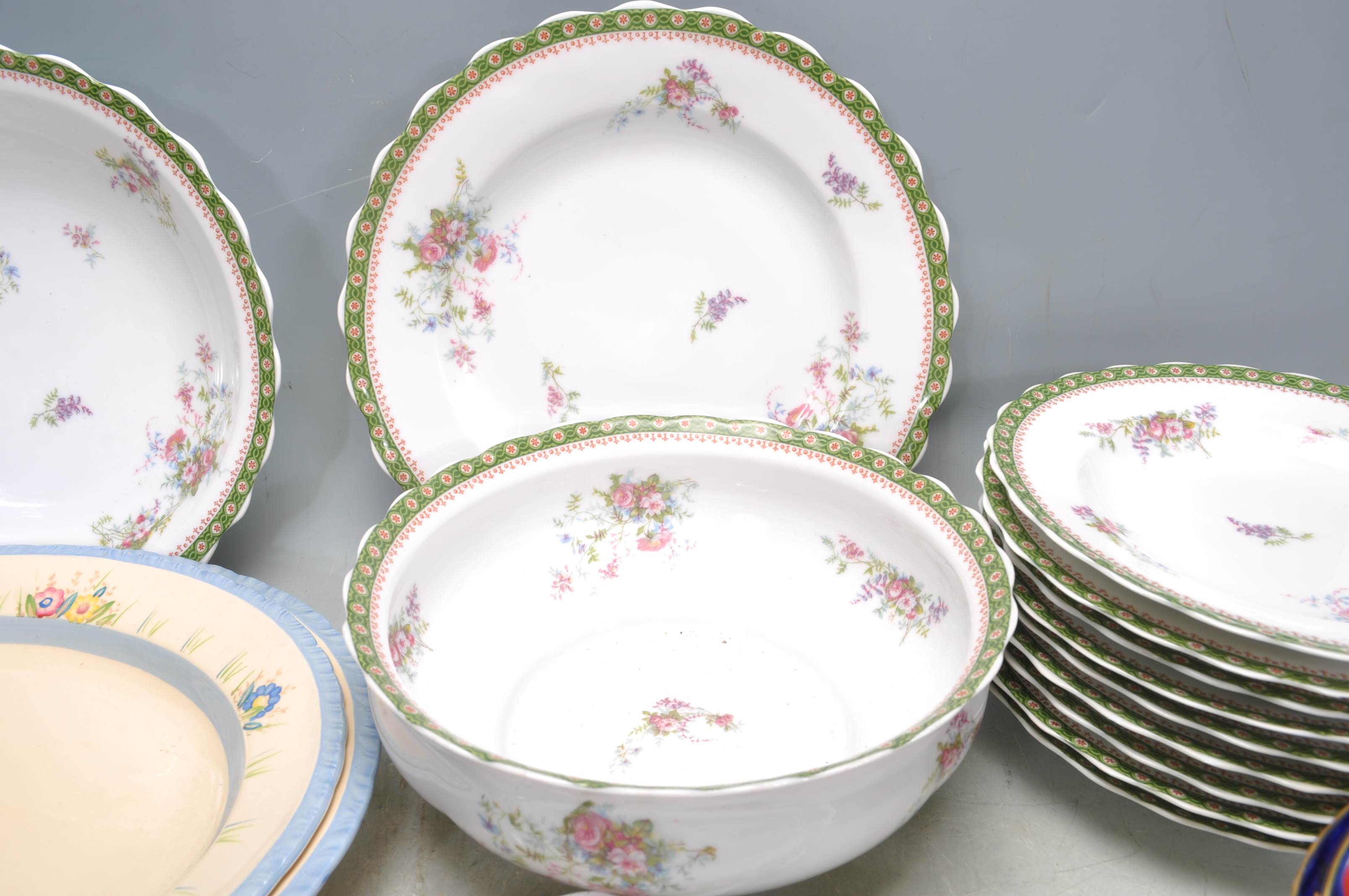 COLLECTION OF VINTAGE CHINA TO INCLUDE LIMOGES, NEW HALL AND MASON. - Image 18 of 25