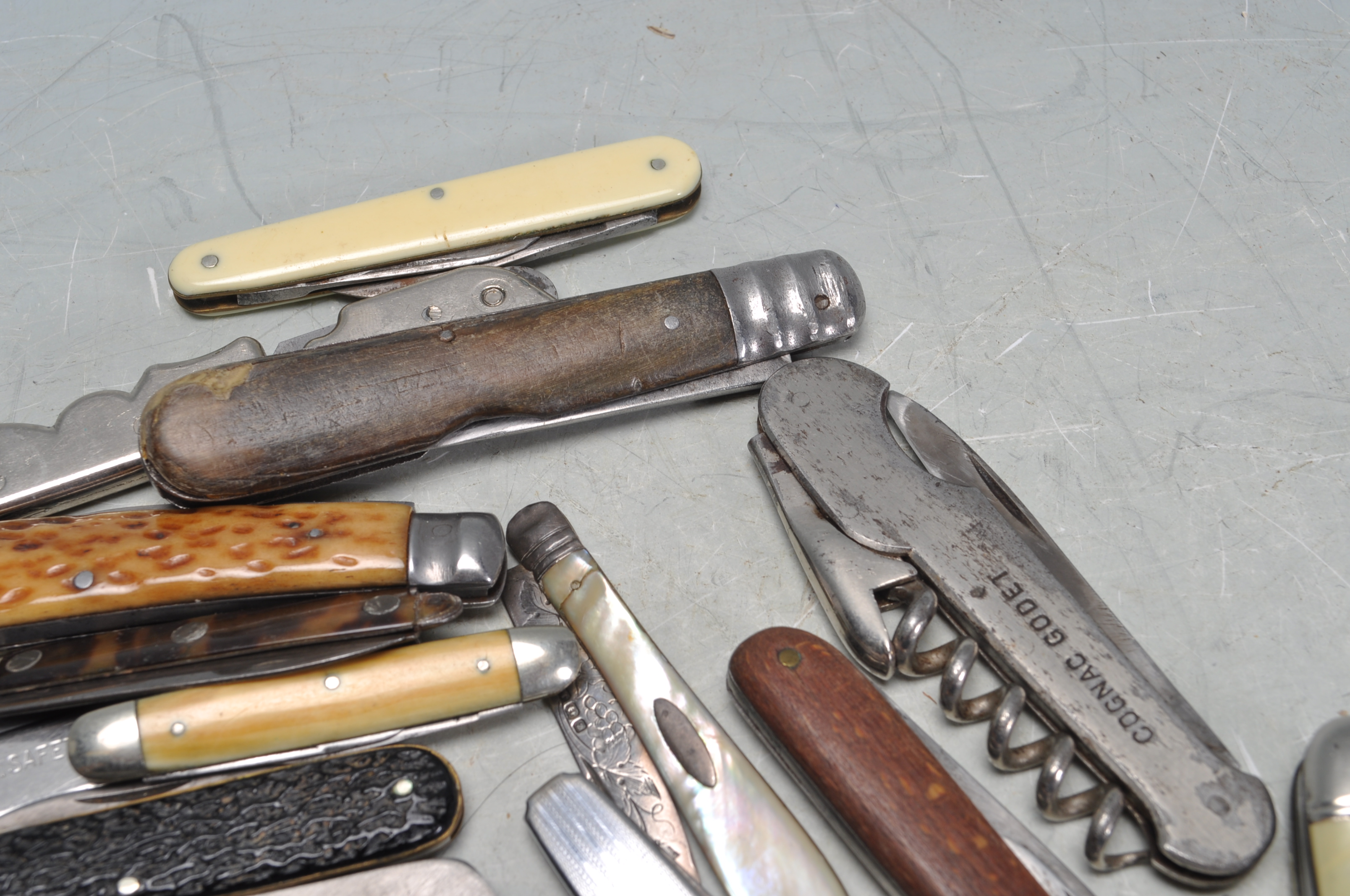 GROUP OF VINTAGE RETRO 20TH CENTURY PEN KNIVES - Image 5 of 6