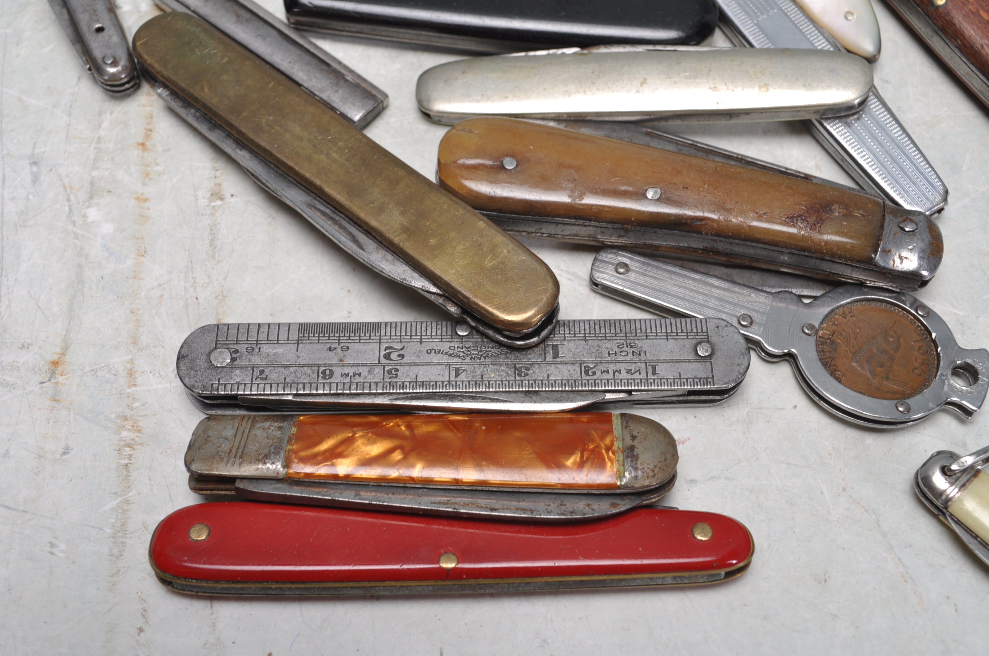 GROUP OF VINTAGE RETRO 20TH CENTURY PEN KNIVES - Image 2 of 6