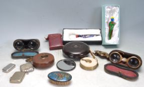 COLLECTION OF VINTAGE 20TH CENTURY ITEMS