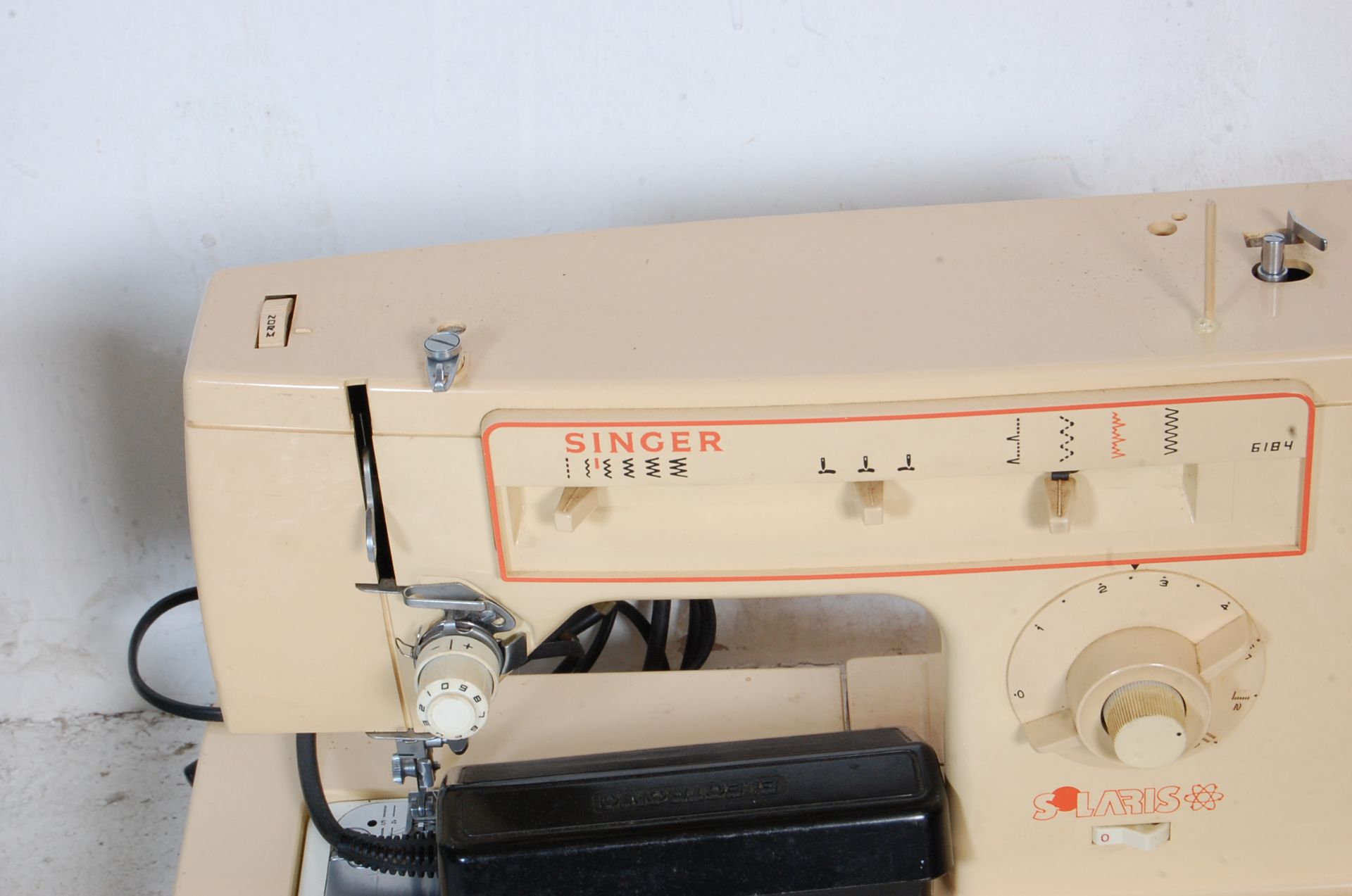 THREE VINTAGE ELECTRONIC SEWING MACHINES - Image 7 of 8