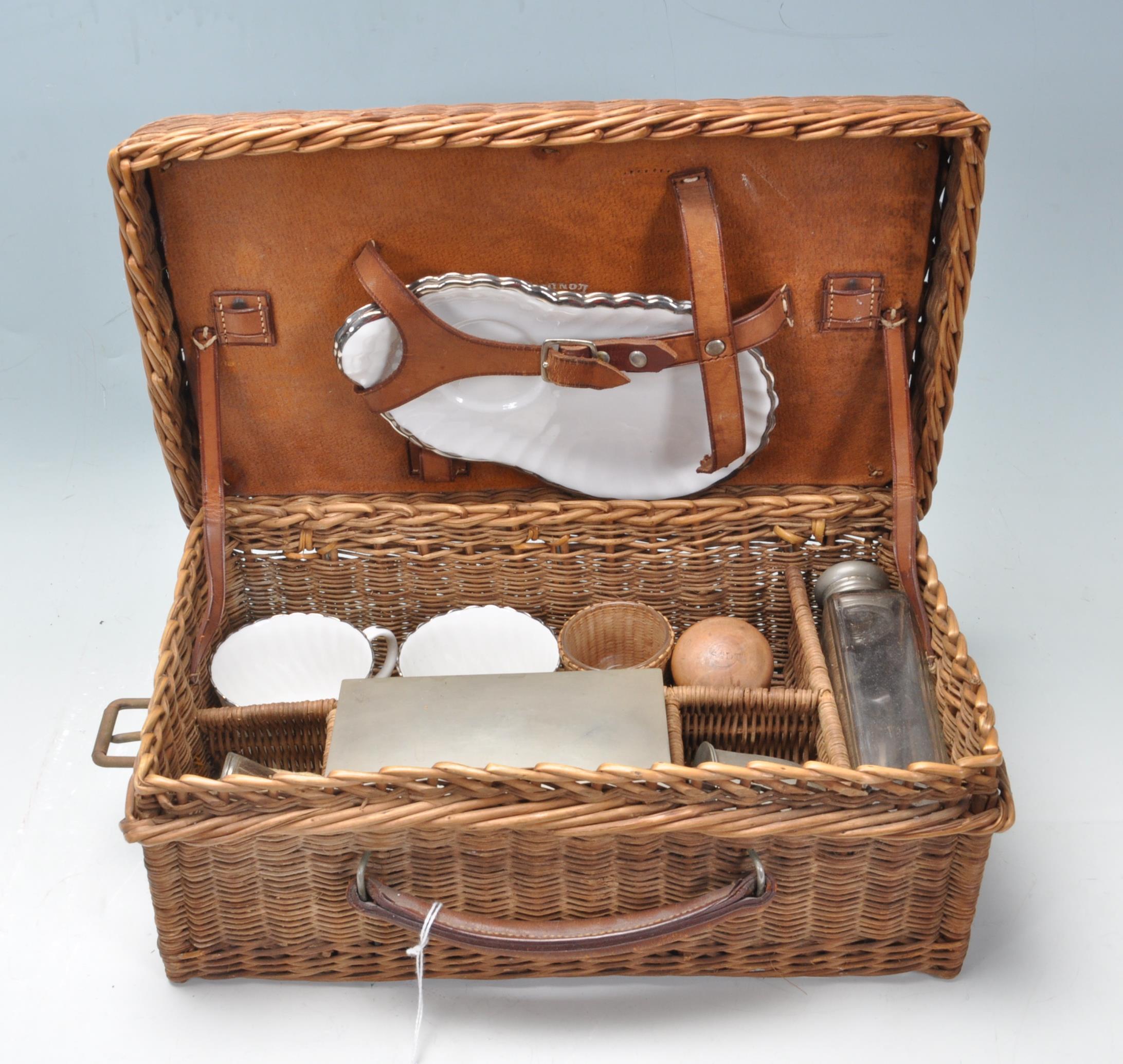 VINTAGE WICKET PICNIC HAMPER - Image 4 of 4