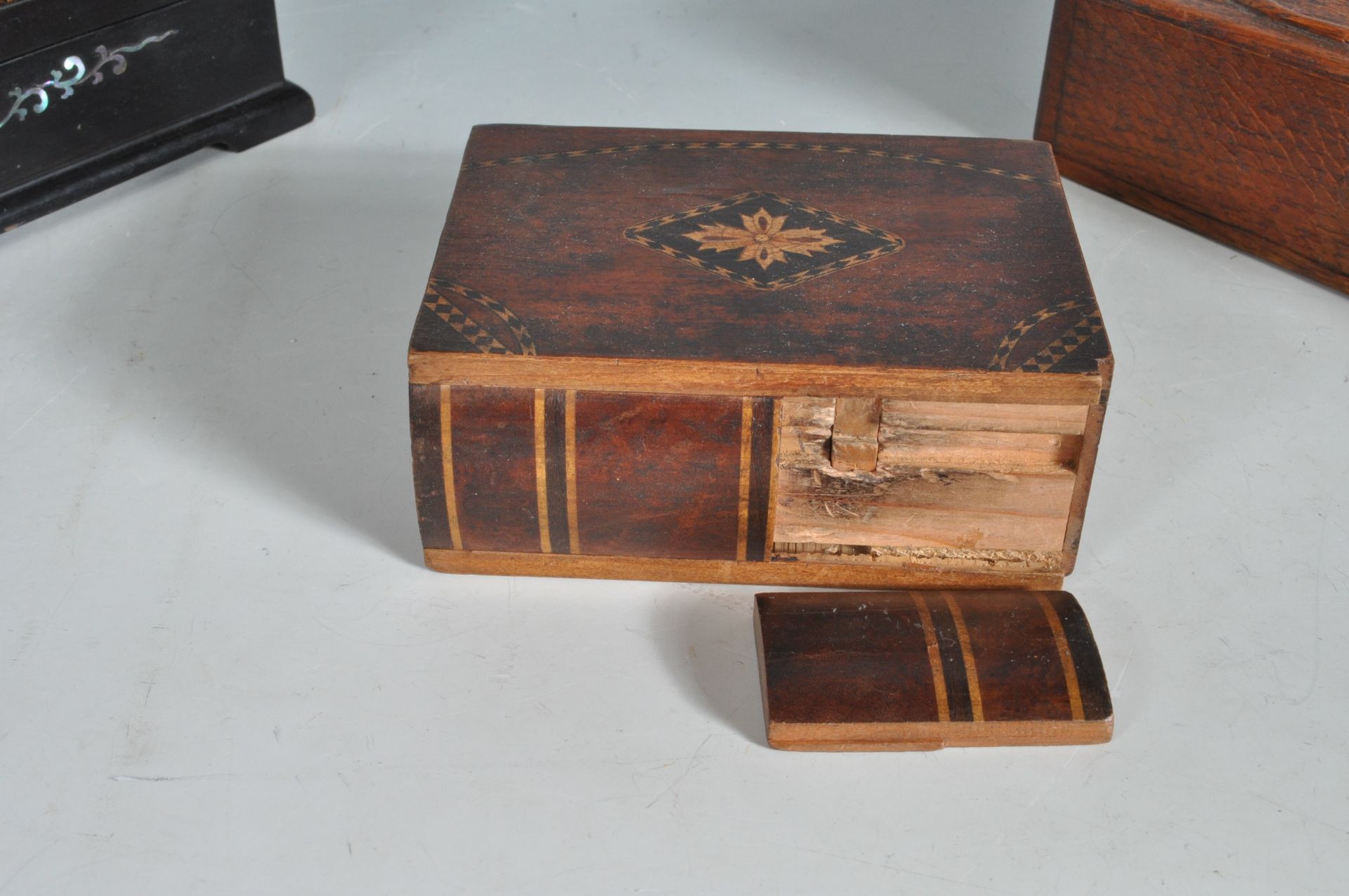 COLLECTION OF 20TH CENTURY VINTAGE BOXES. - Image 4 of 8