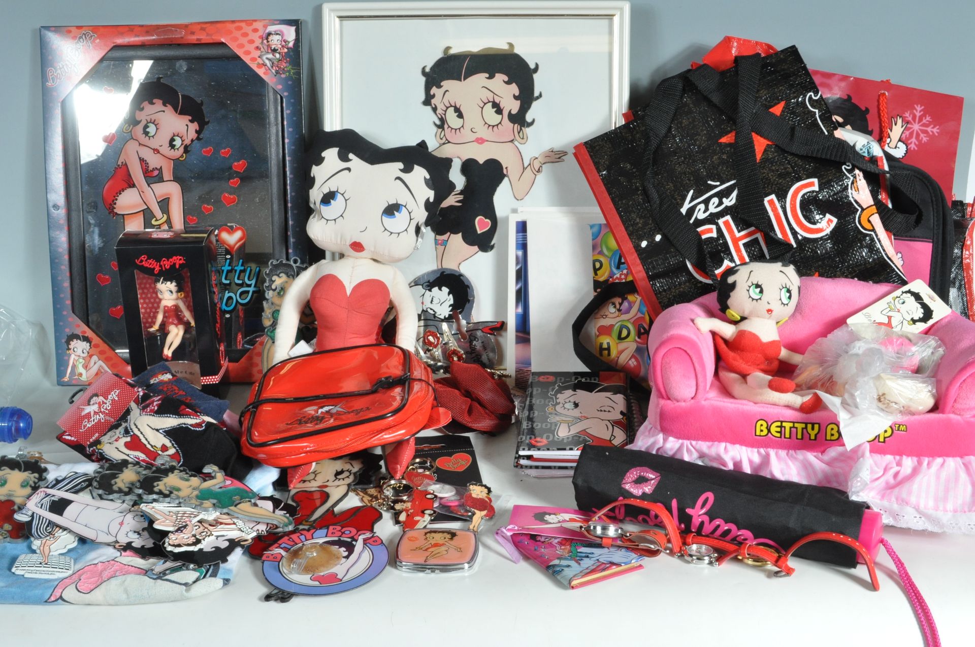 LARGE QUANTITY OF BETTY BOOP COLLECTORS ITEMS