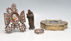 GROUP OF ANTIQUE CURIOISITY ITEMS.