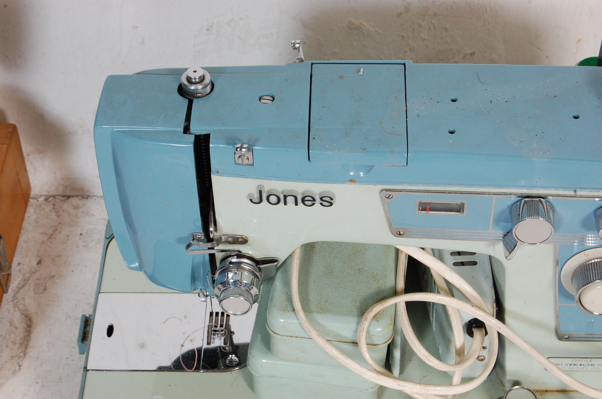 THREE VINTAGE ELECTRONIC SEWING MACHINES - Image 5 of 8