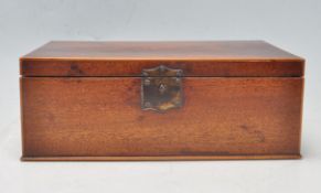 19TH CENTURY VICTORIAN FEATHERED MAHOGANY WRITING BOX