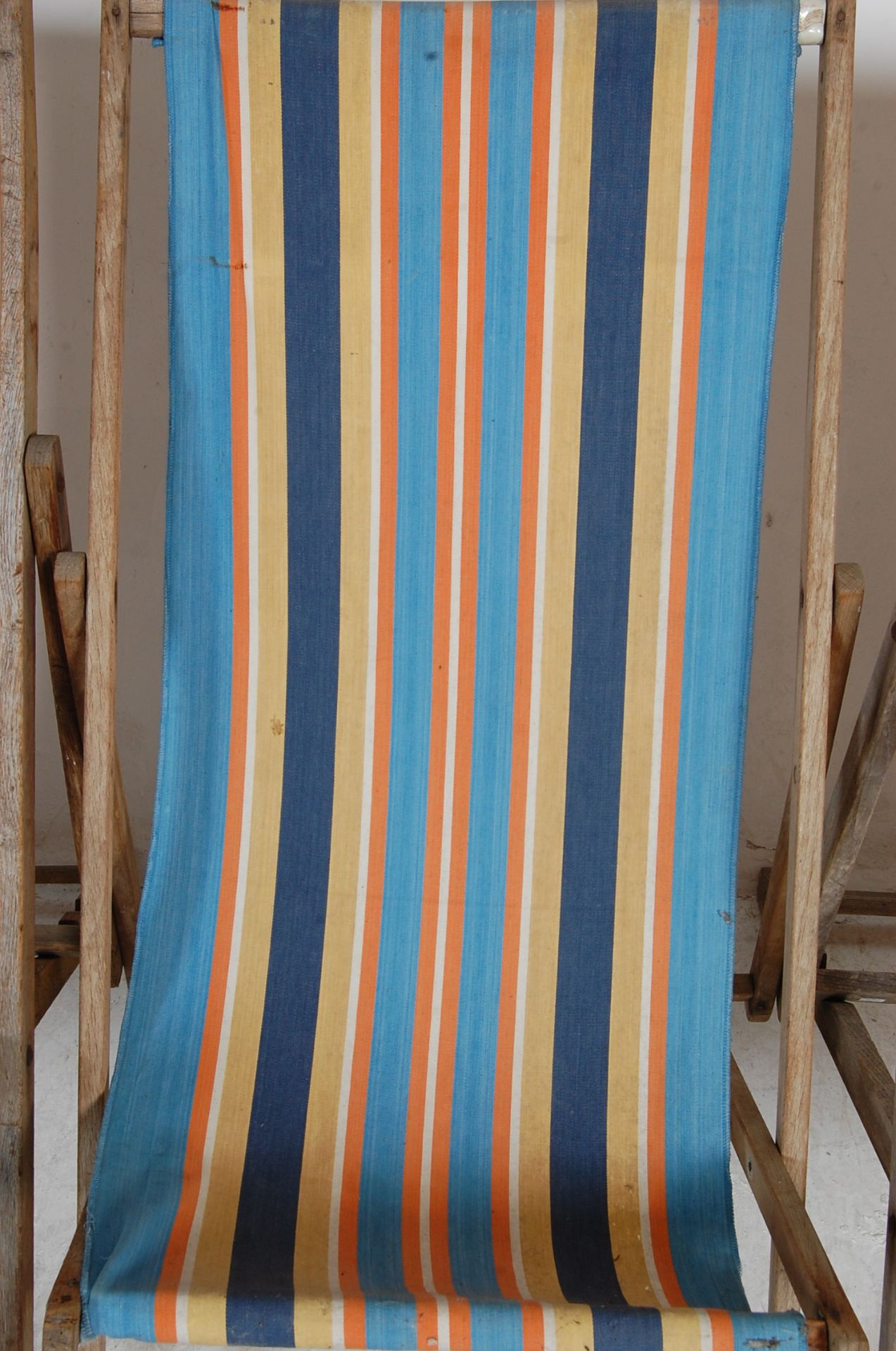 COLLECTION OF FOUR VINTAGE FOLDING DECK CHAIRS - Image 8 of 9