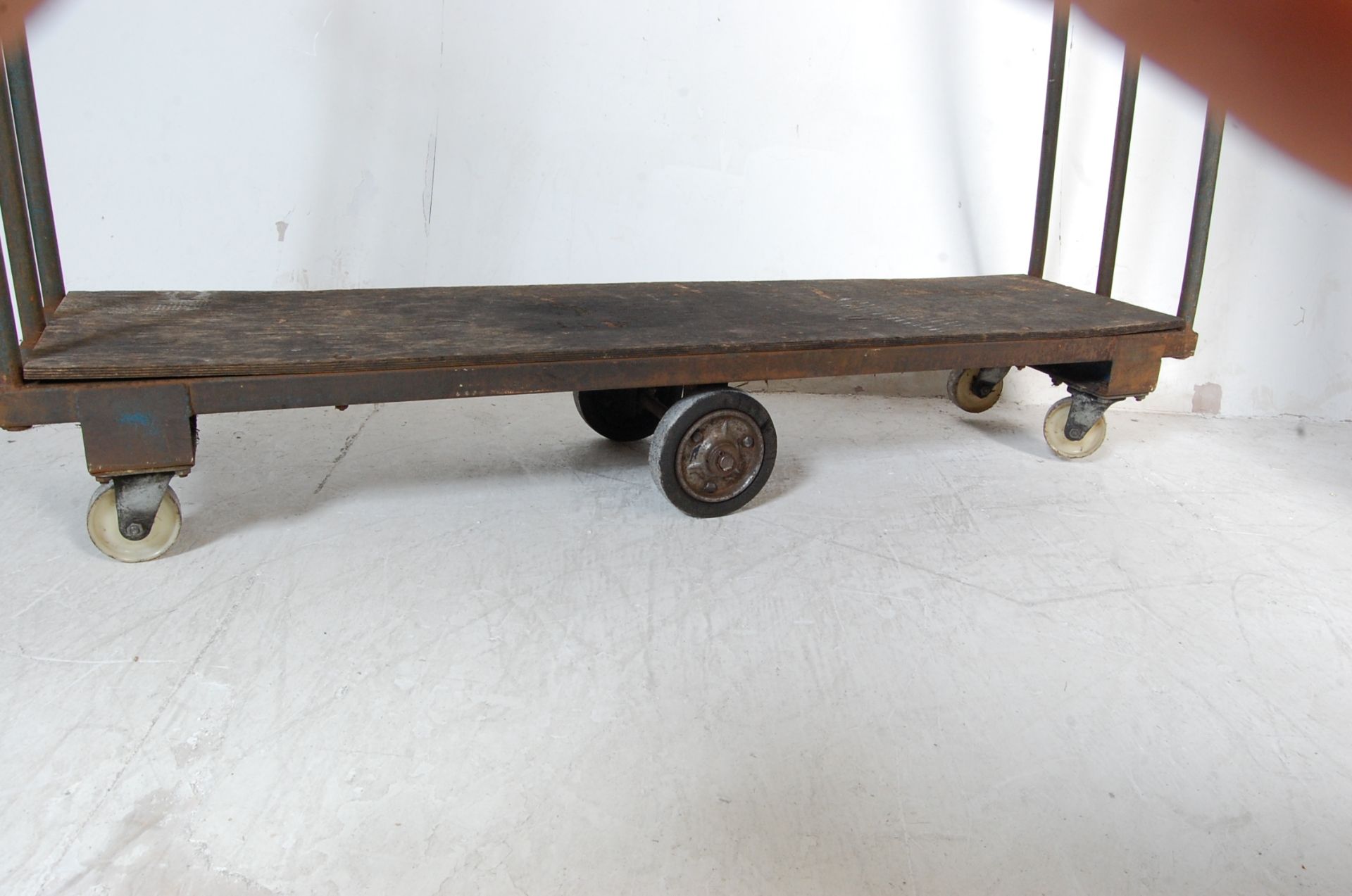 20TH CENTURY VINTAGE FACTORY INDUSTRIAL METAL TROLLEY - Image 6 of 7