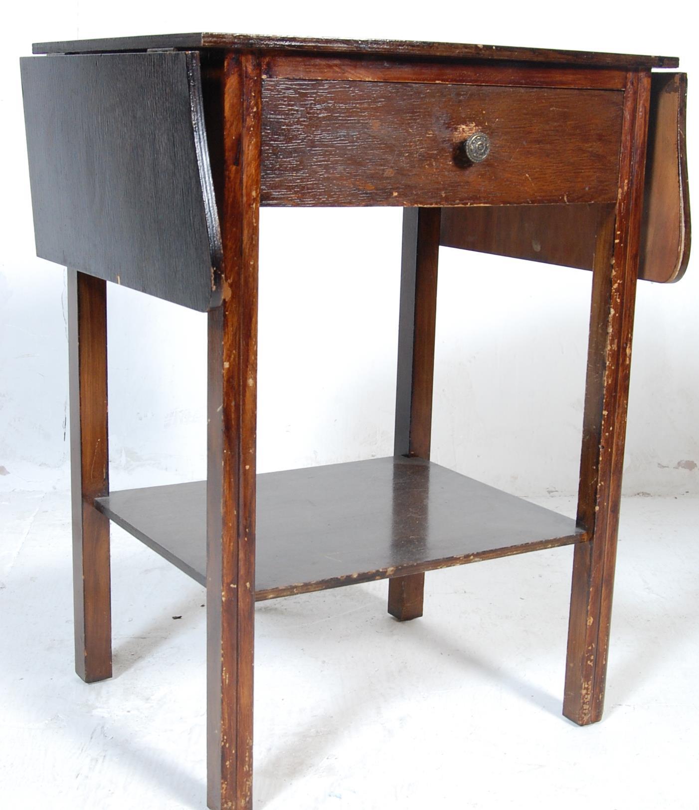 MID 20TH CENTURY OAK SIDE / OCCASIONAL TABLE