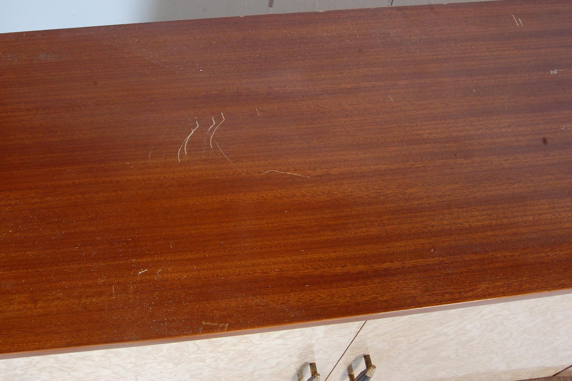 RETRO VINTAGE MID 20TH CENTURY 1950S FORMICA AND TEAK SIDEBOARD - Image 4 of 7