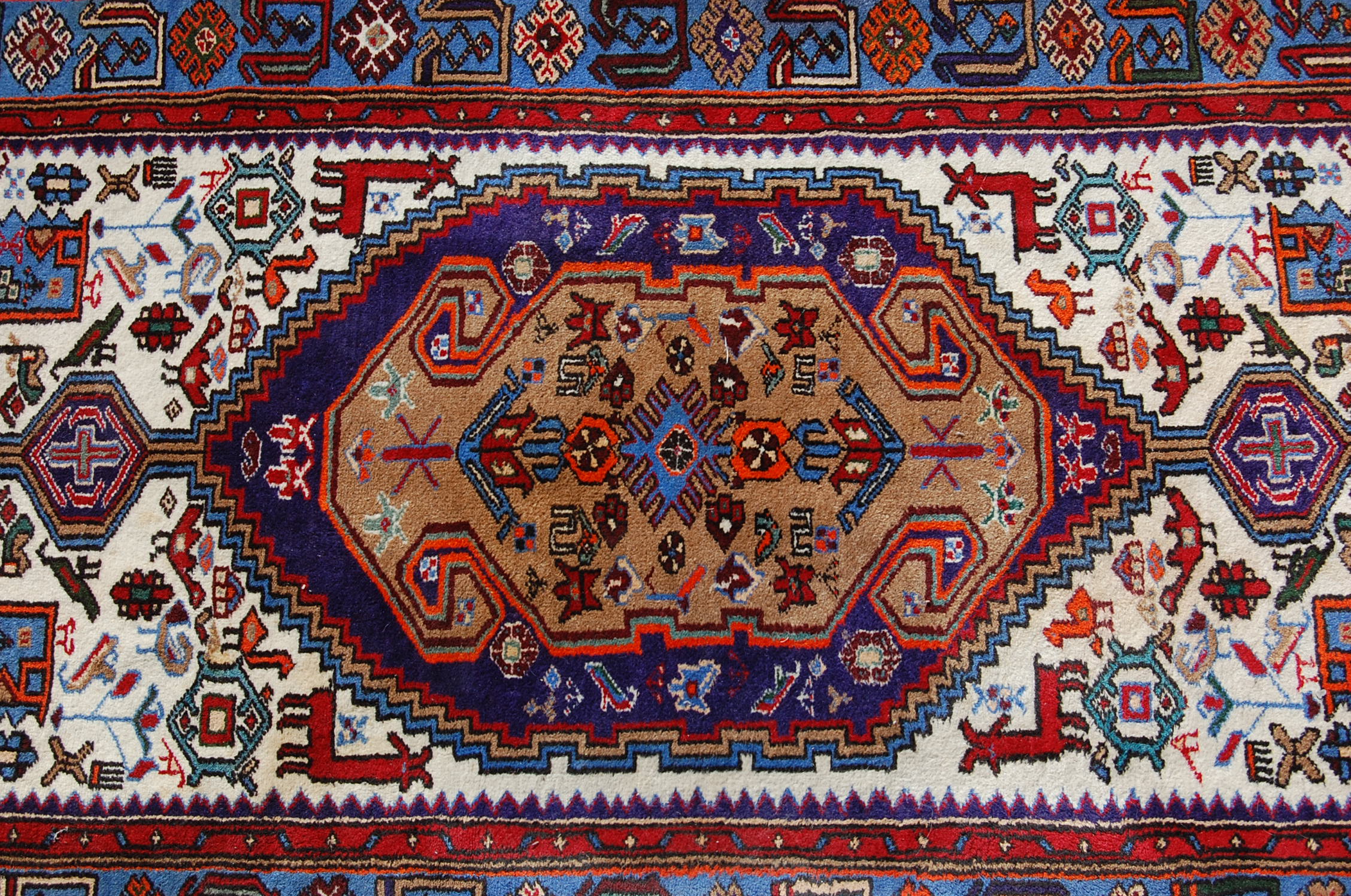 MID 20TH CENTURY PERSIAN ISLAMIC HAMADAN CARPET RUG - Image 6 of 7