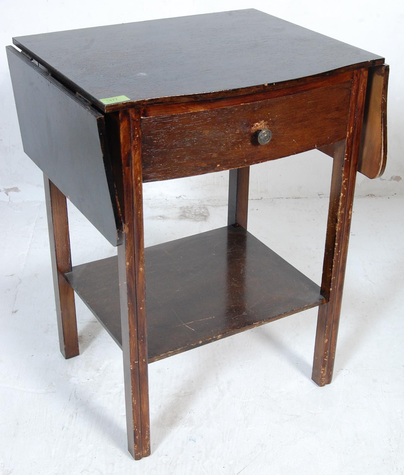 MID 20TH CENTURY OAK SIDE / OCCASIONAL TABLE - Image 2 of 5