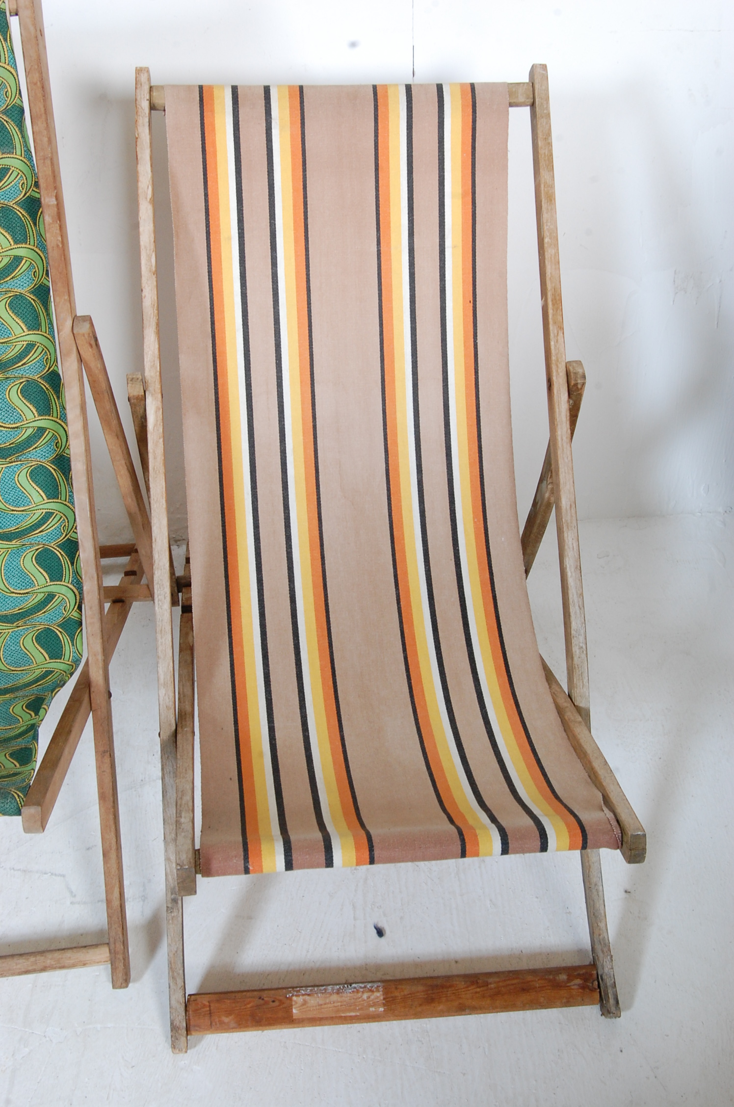 COLLECTION OF FOUR VINTAGE 20TH CENTURY DECK CHAIRS - Image 5 of 6