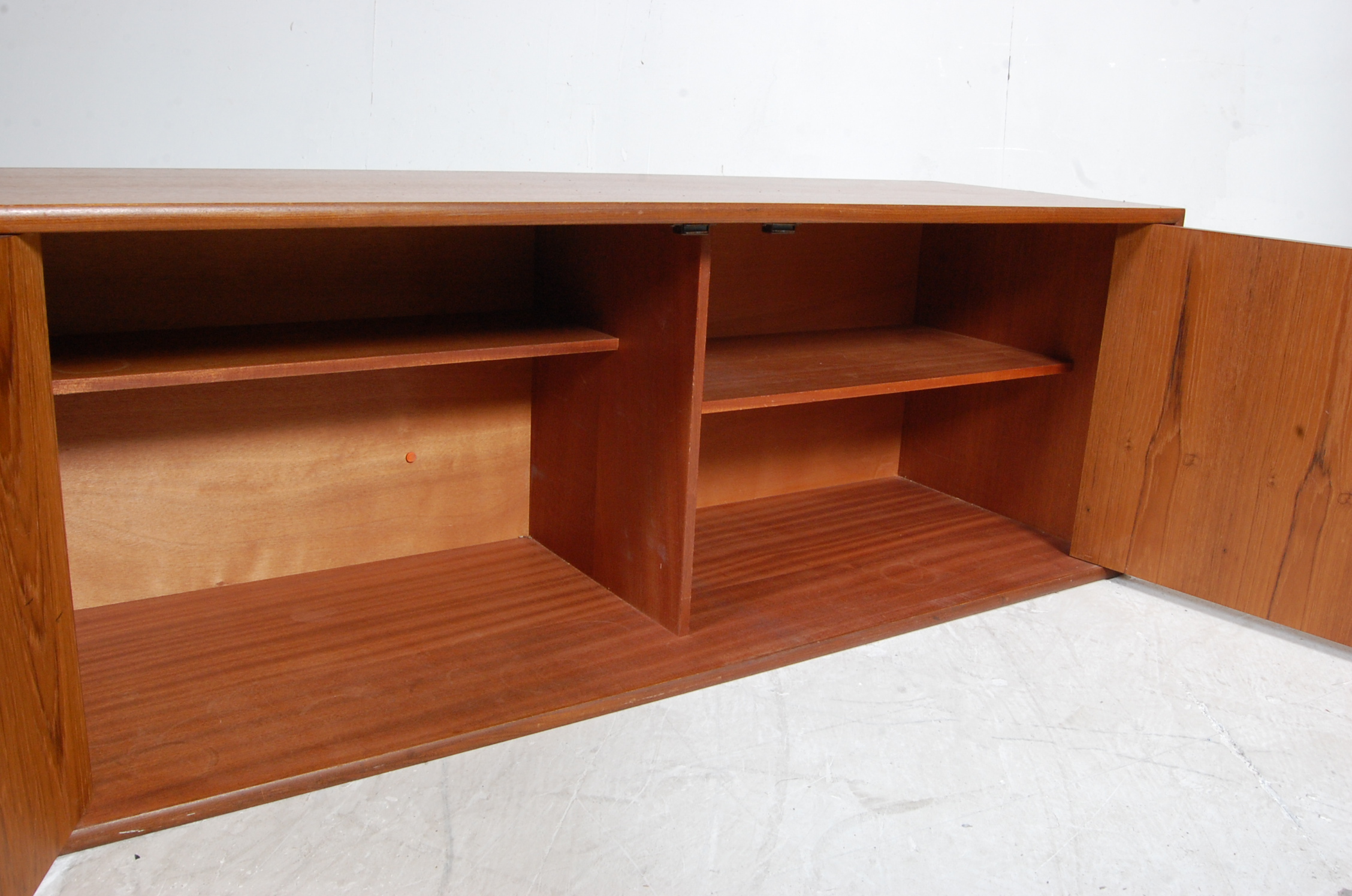 RETRO VINTAGE MID 20TH CENTURY 1950S G PLAN SIDEBOARD - Image 6 of 6