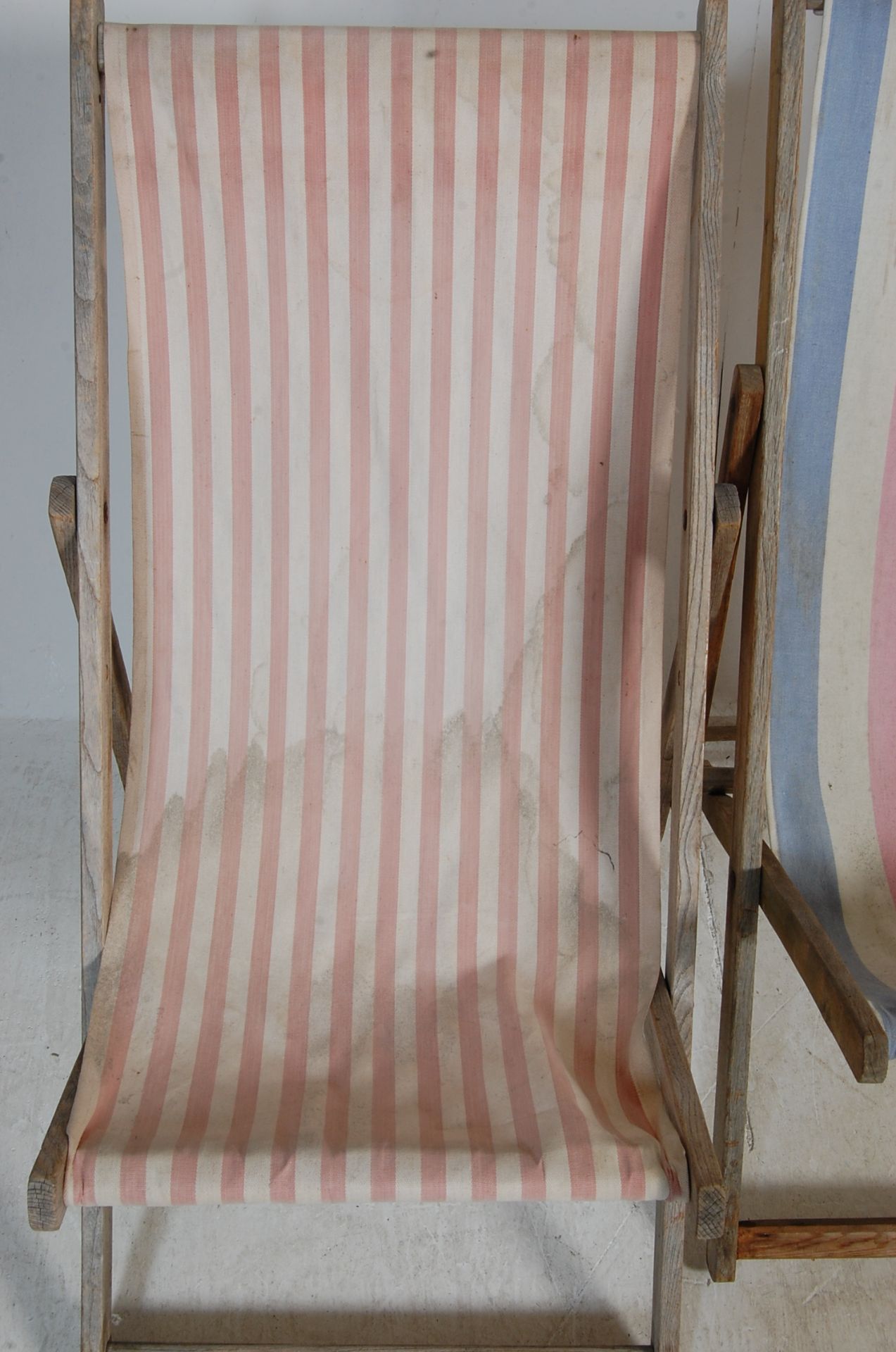 COLLECTION OF FOUR VINTAGE FOLDING DECK CHAIRS - Image 7 of 9