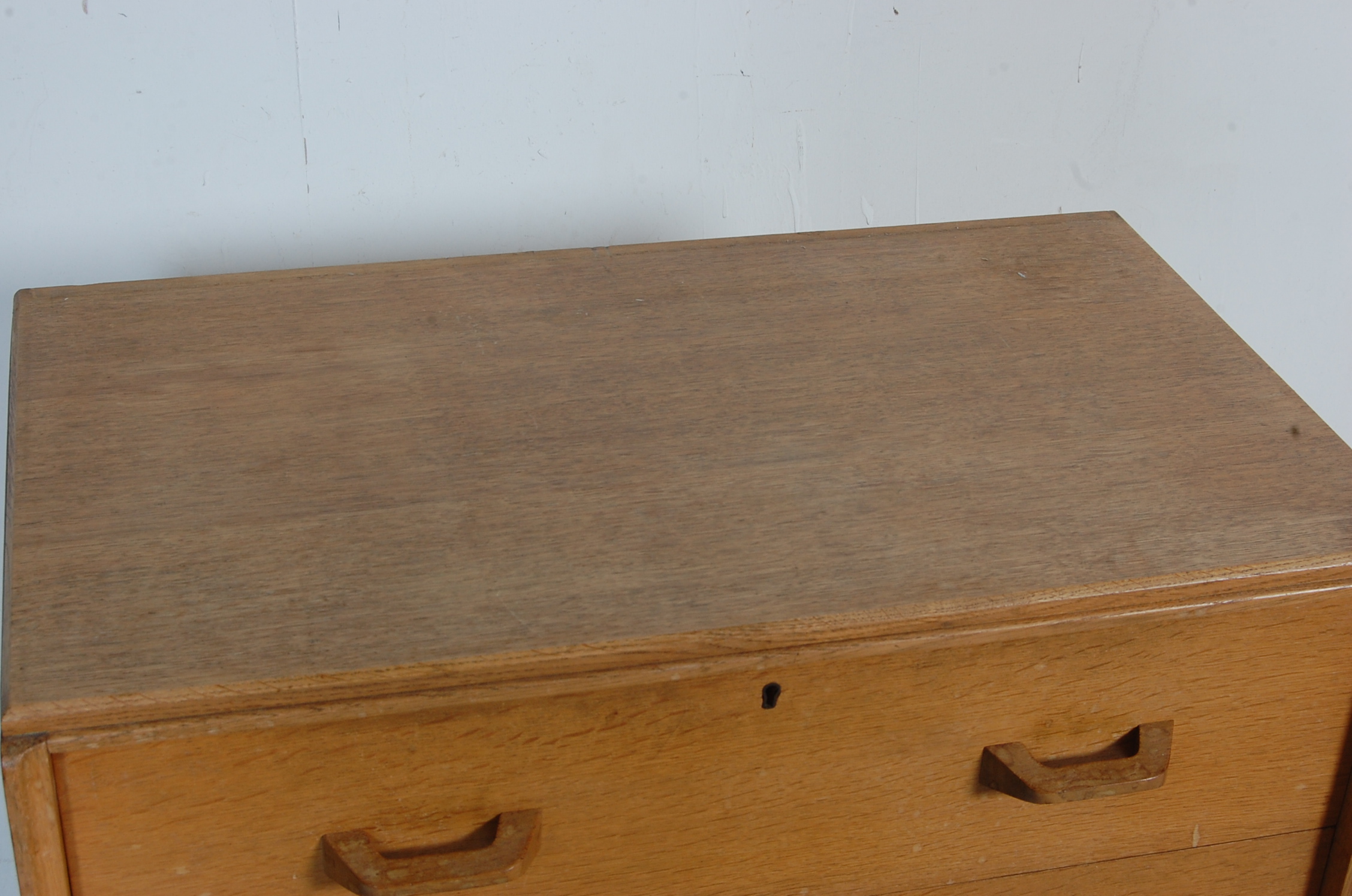 GPLAN - E GOMME - BRANDON GOLDEN OAK LOW BOY CHEST OF DRAWERS - Image 3 of 7