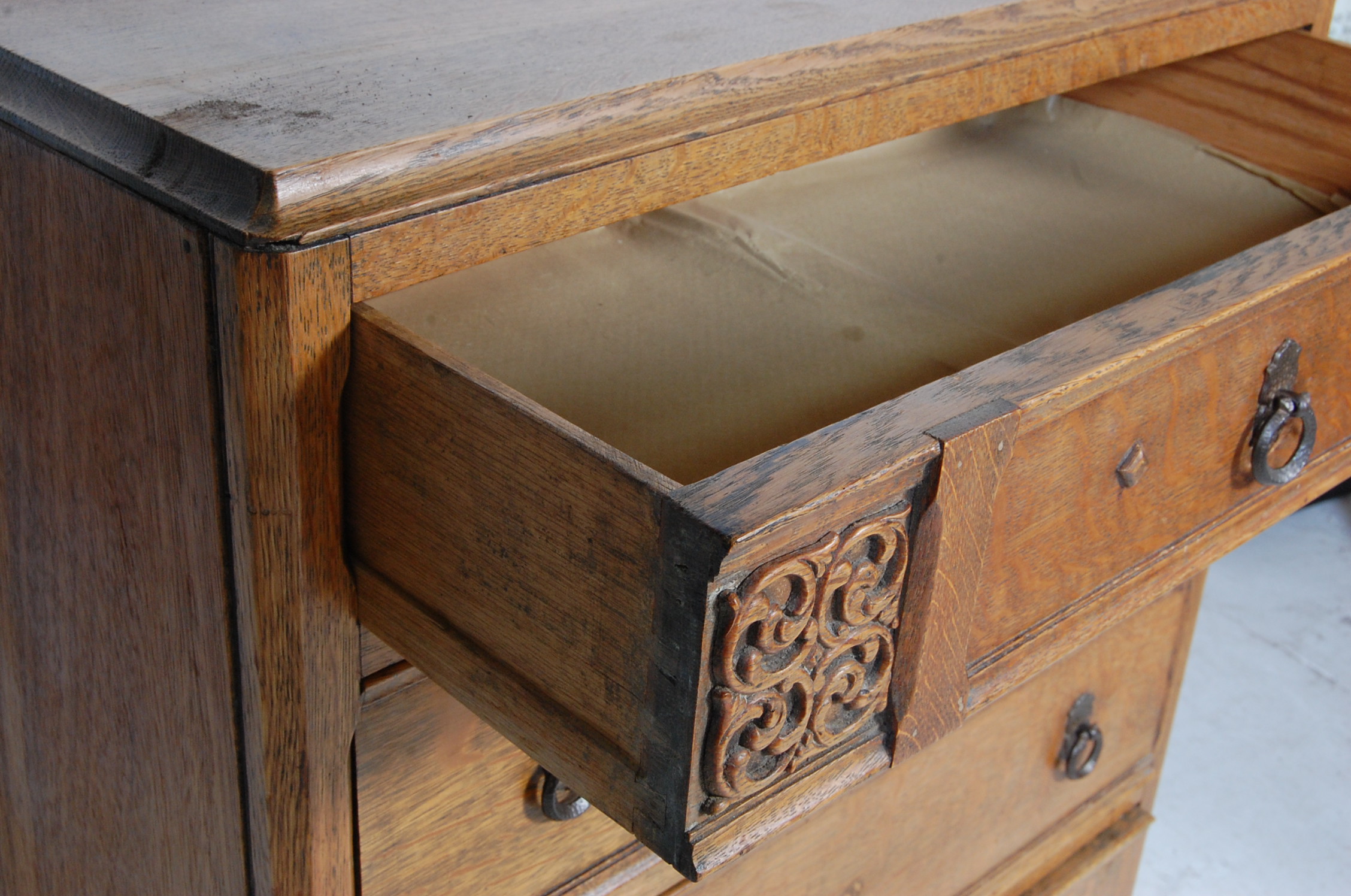 1930S OAK PEDESTAL CHEST OF DRAWERS - Image 3 of 5