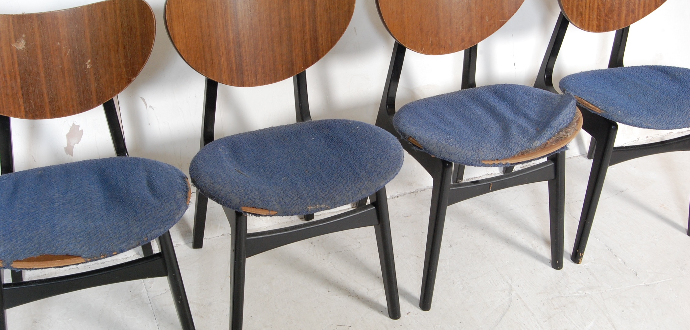 A SET OF FOUR VINTAGE RETRO MID CENTURY G-PLAN LIBRENZA ' BUTTERFLY ' DINING CHAIRS HAVING In - Image 5 of 5