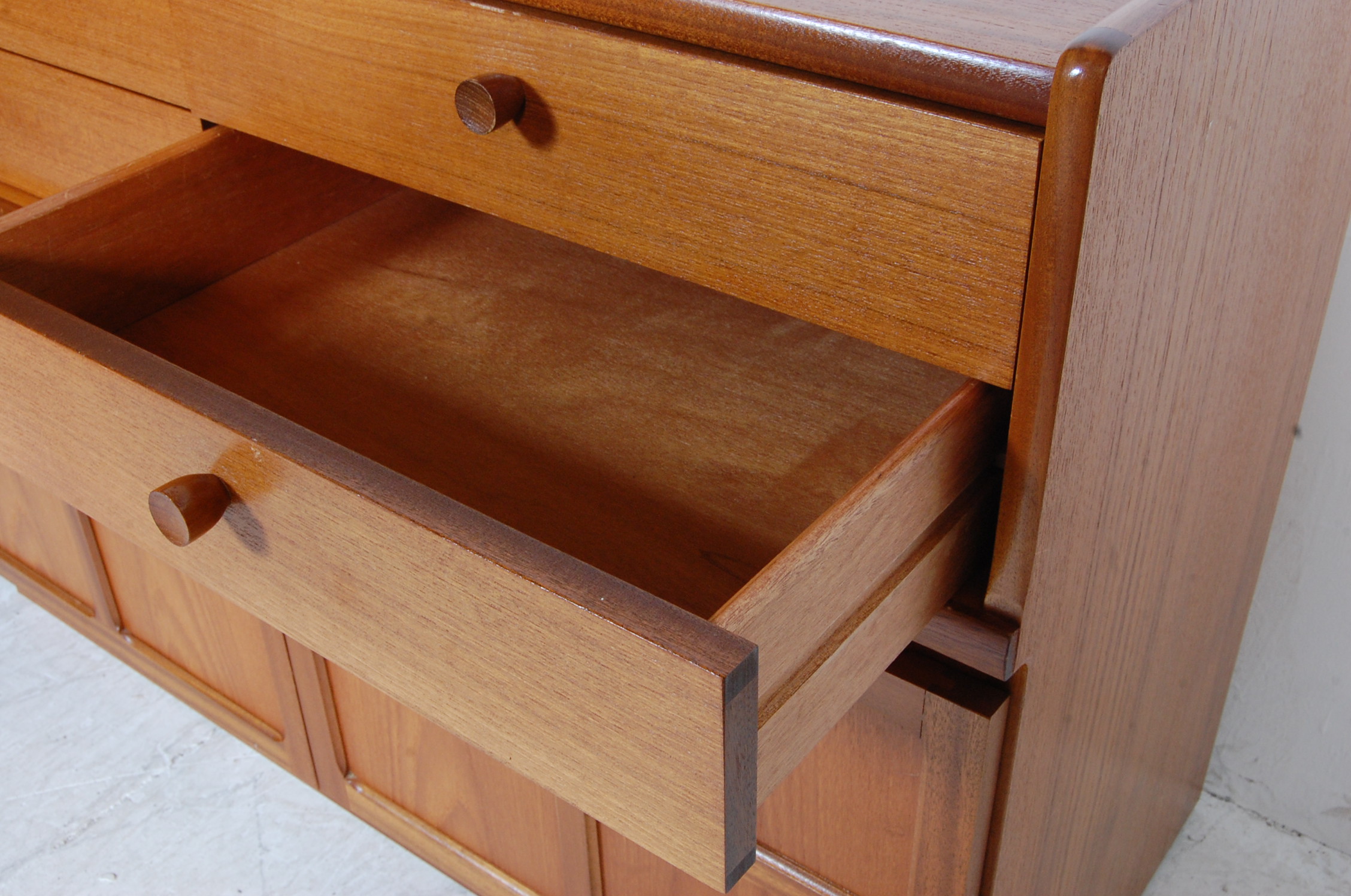 RETRO VINTAGE TEAK WOOD NATHAN SQUARES PATTERN SIDEBOARD CREDENZA - Image 5 of 7