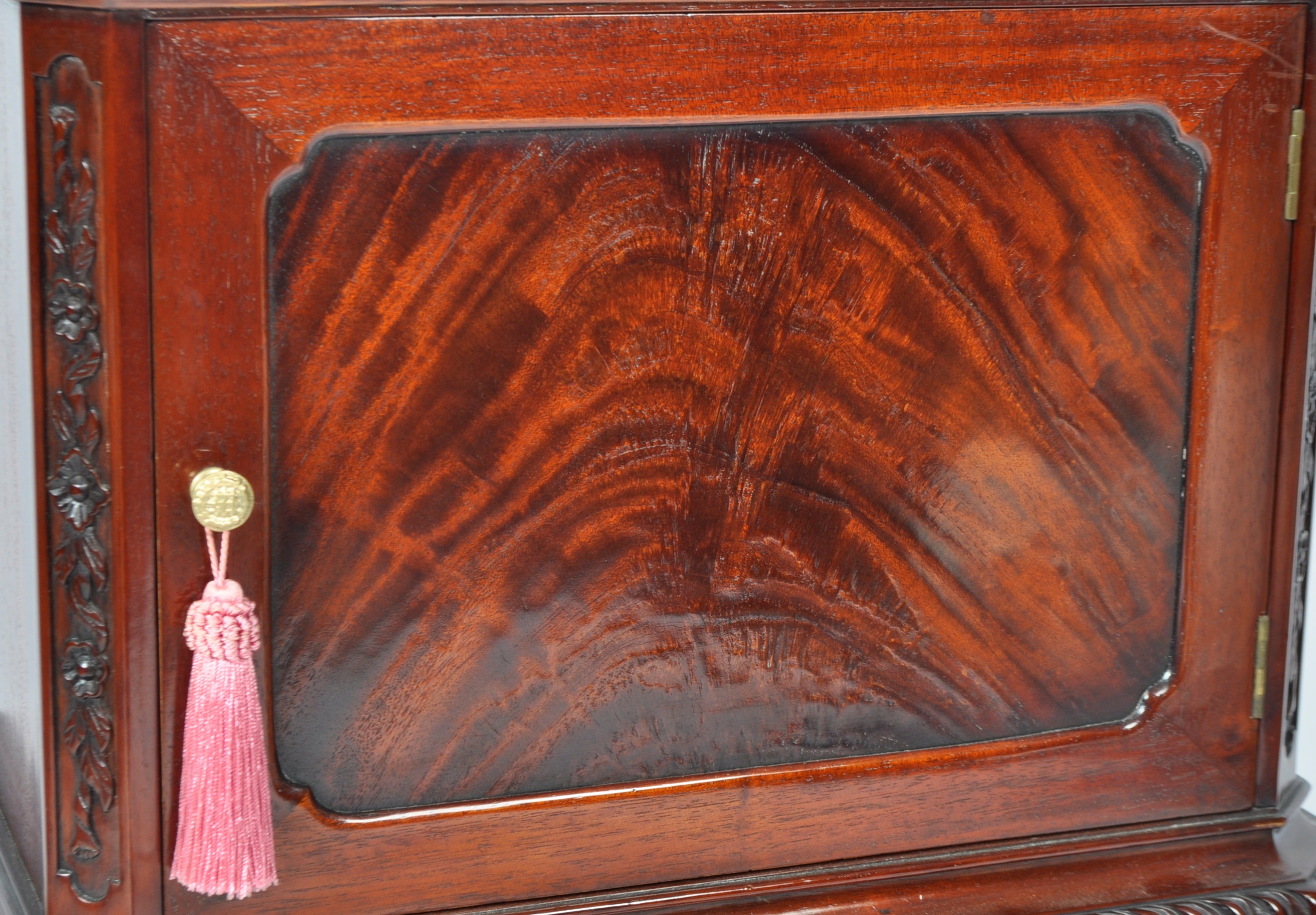 ANTIQUE REVIVAL FLAME MAHOGANY POT CUPBOARD / BEDSIDE - Image 4 of 8