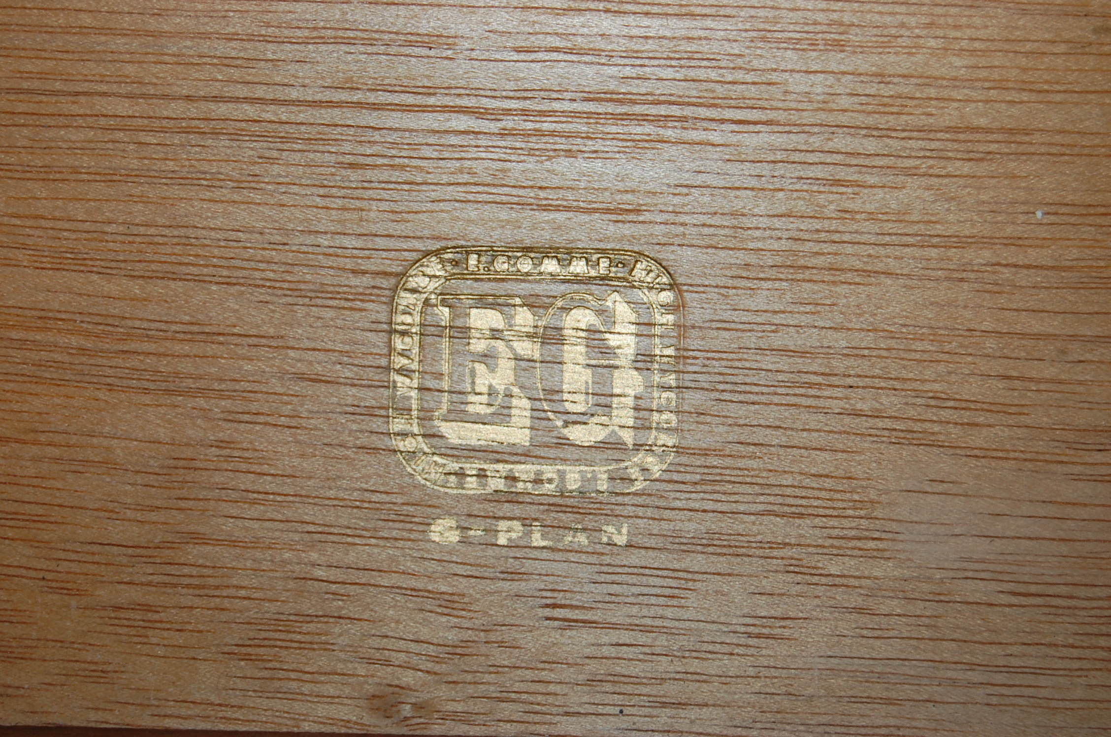 GPLAN - E GOMME - BRANDON GOLDEN OAK LOW BOY CHEST OF DRAWERS - Image 7 of 7