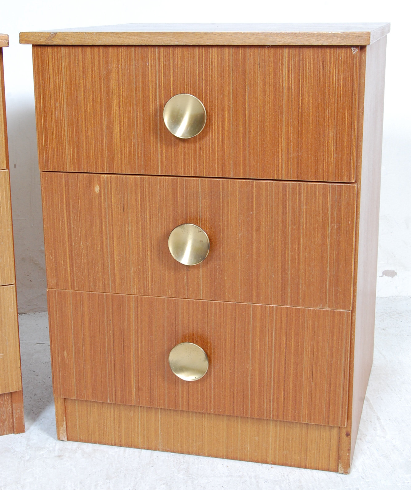MID CENTURY RETRO TEAK WOOD BEDSIDE CHESTS OF DRAWERS - Image 7 of 7