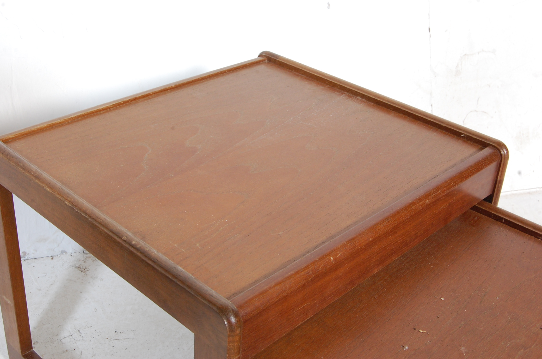 GROUP OF 20TH CENTURY OCCASIONAL FURNITURE - Image 6 of 10