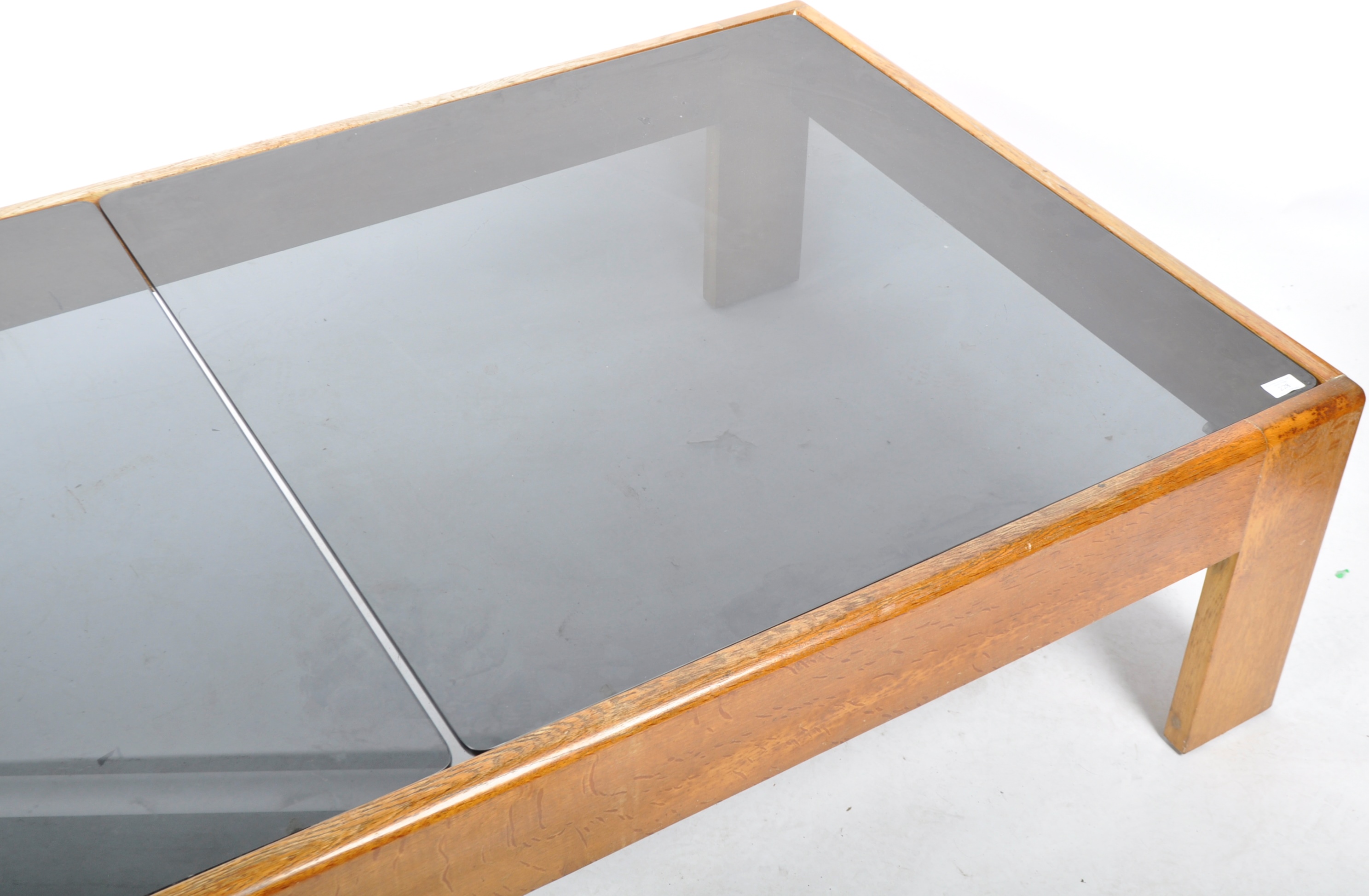 LARGE & IMPRESSIVE OAK AND SMOKEY GLASS TOPPED COFFEE TABLE - Image 4 of 5