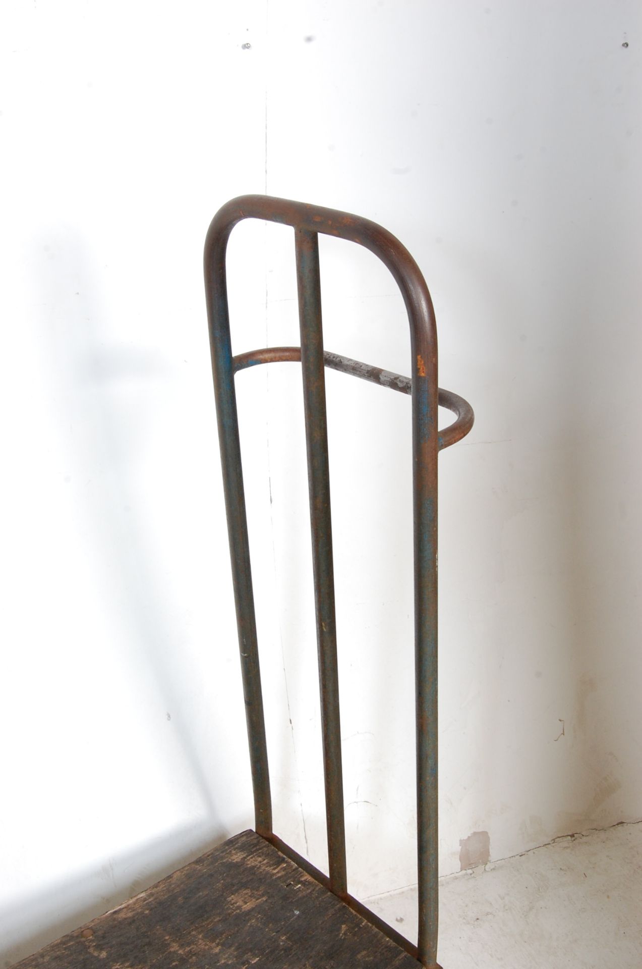 20TH CENTURY VINTAGE FACTORY INDUSTRIAL METAL TROLLEY - Image 4 of 7