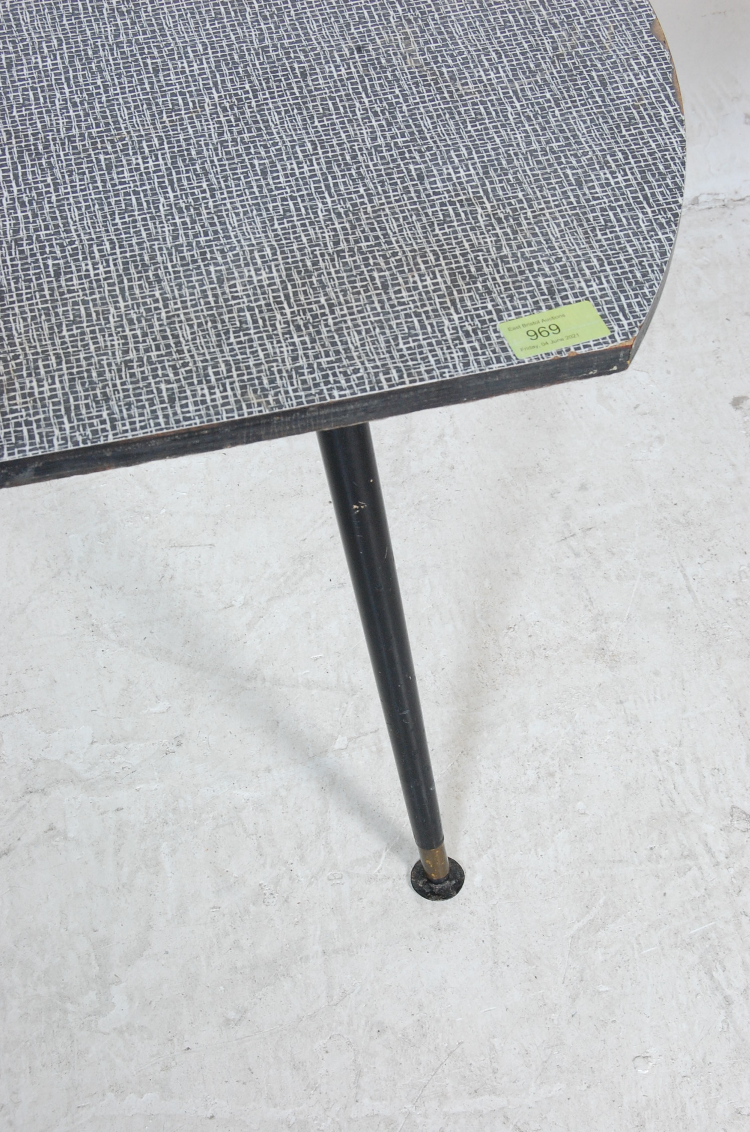 MID 20TH CENTURY FORMICA TOP COFFEE TABLE - Image 3 of 5