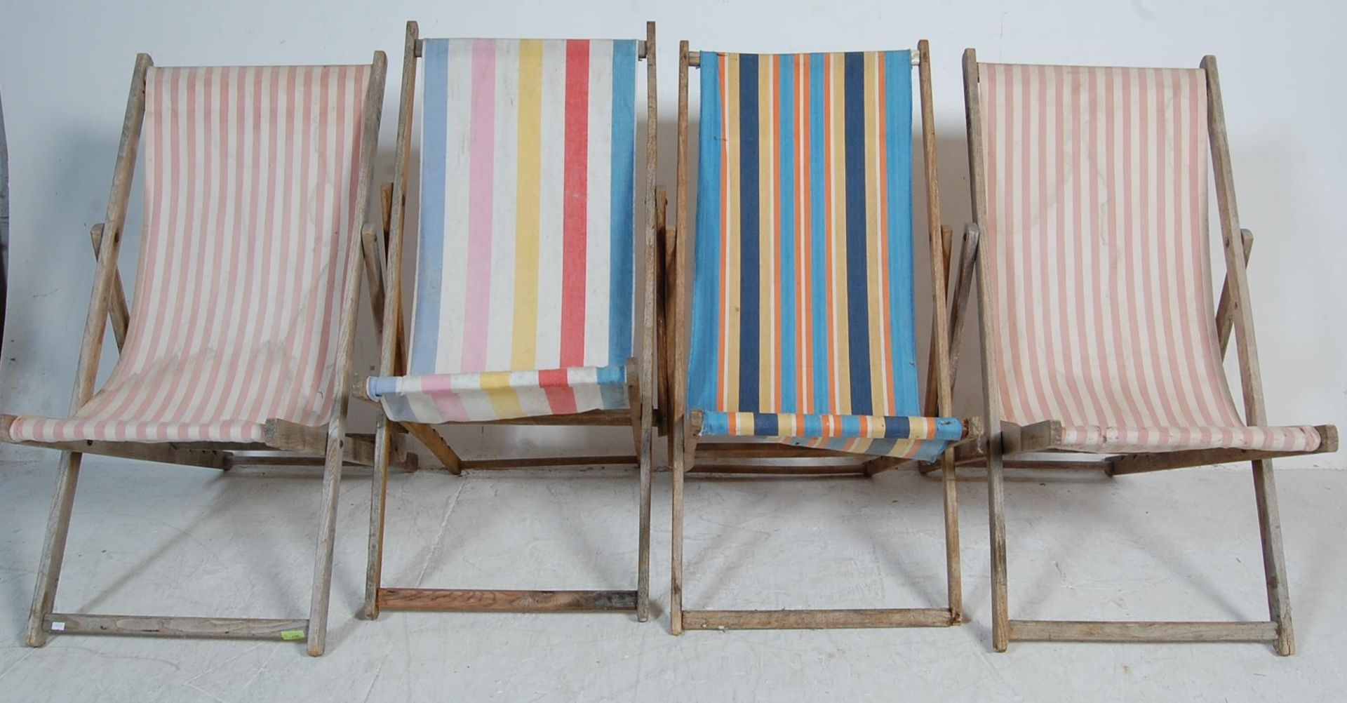 COLLECTION OF FOUR VINTAGE FOLDING DECK CHAIRS