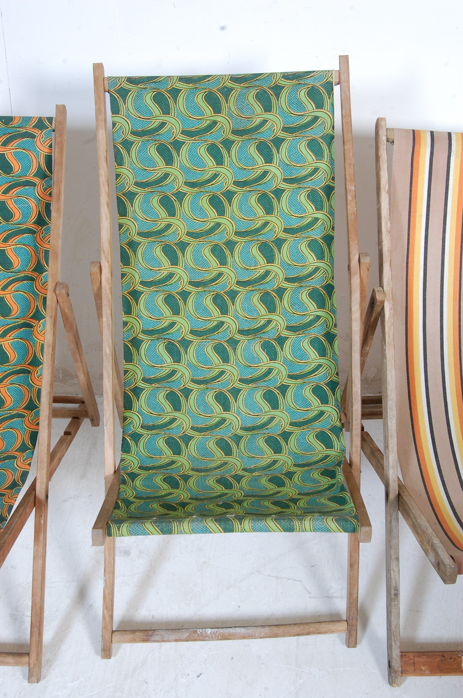 COLLECTION OF FOUR VINTAGE 20TH CENTURY DECK CHAIRS - Image 4 of 6